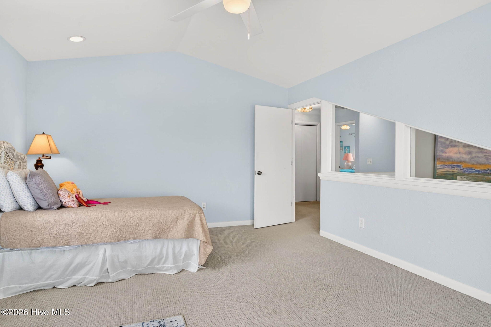 100562885 | Photo 33