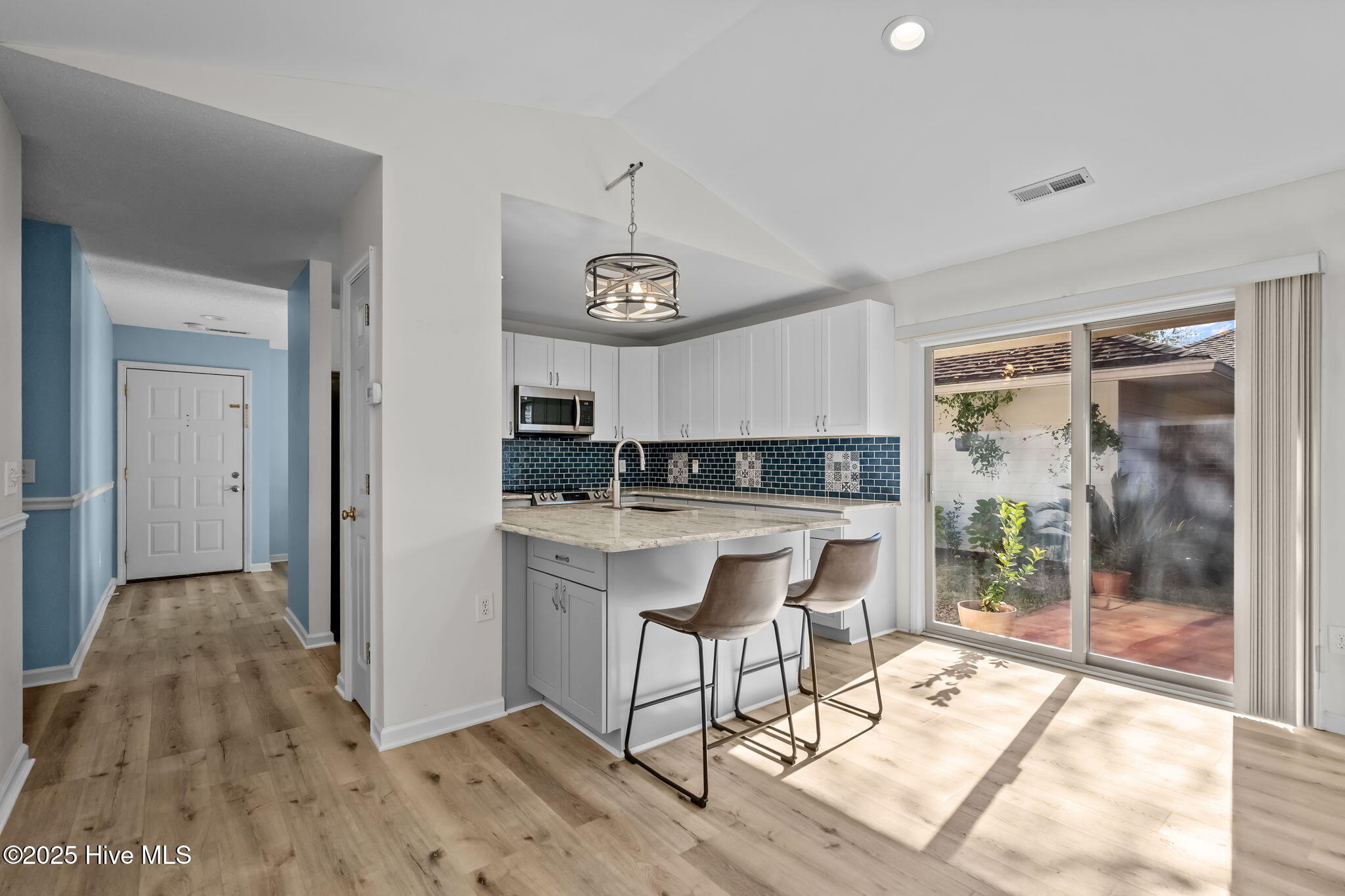 100544988 | Photo 15