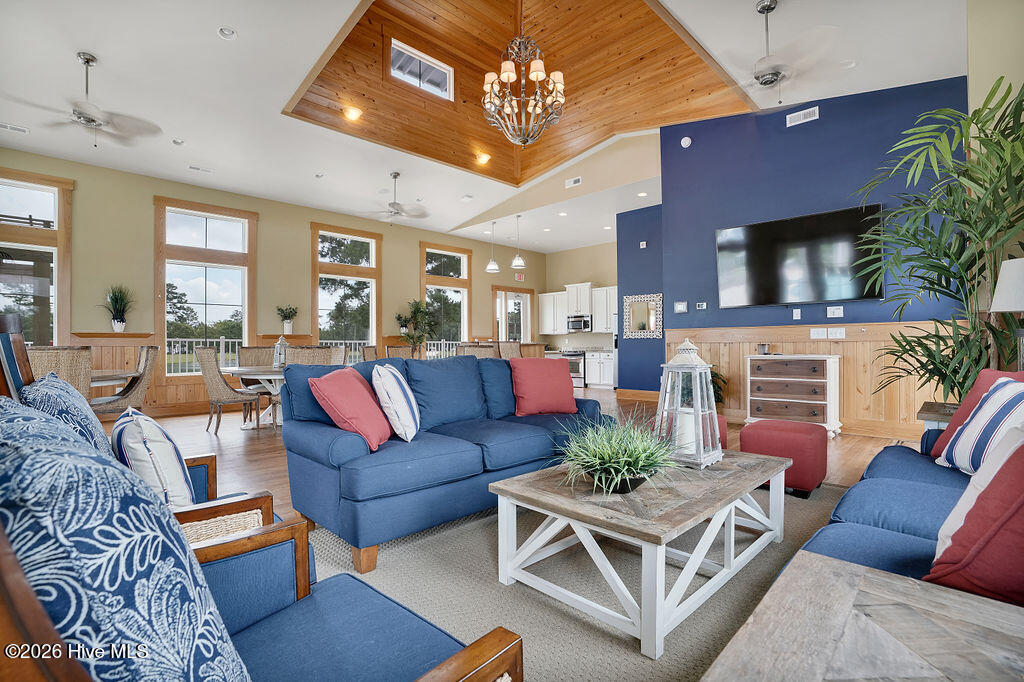 100564545 | Photo 96