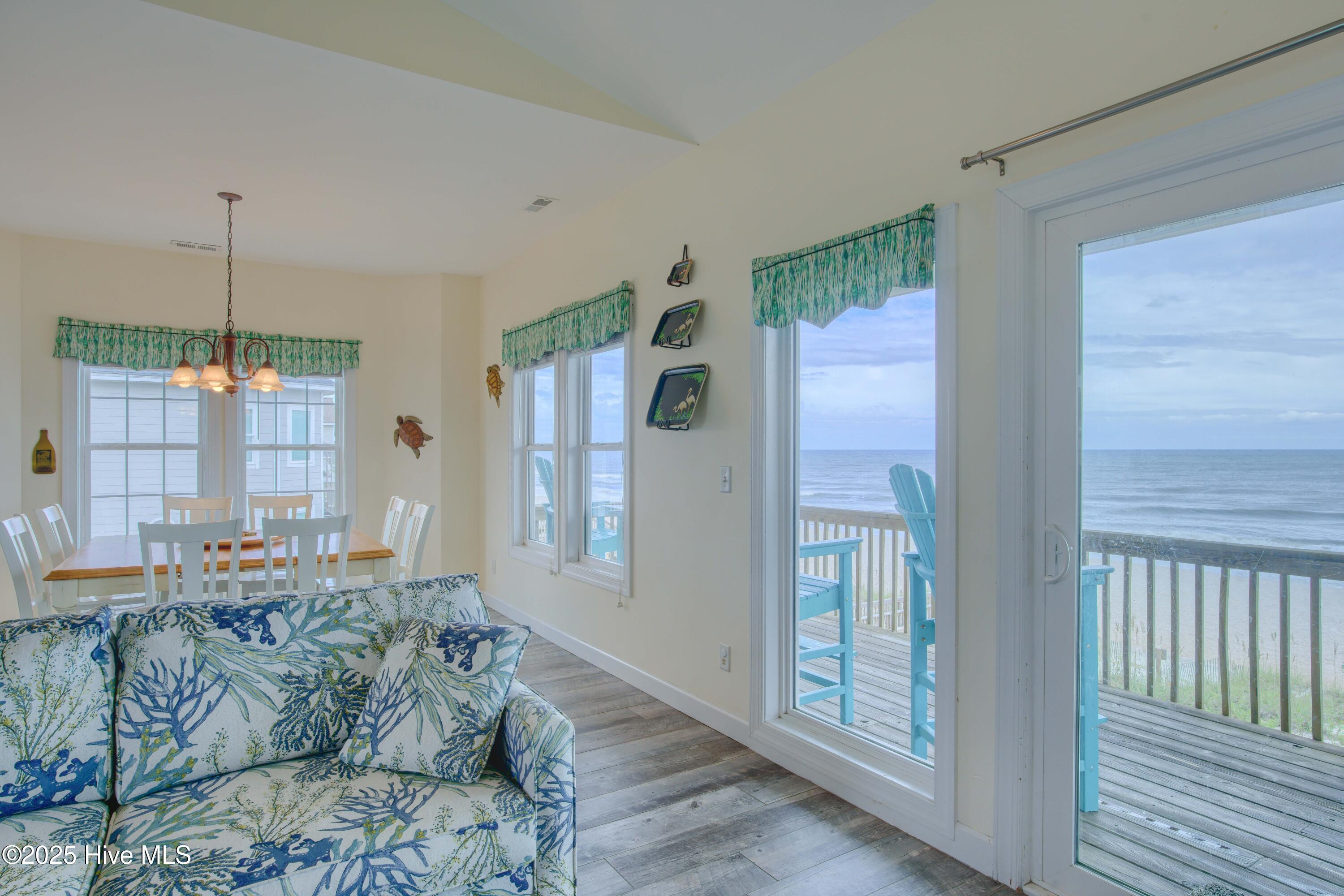 100529983 | Photo 23