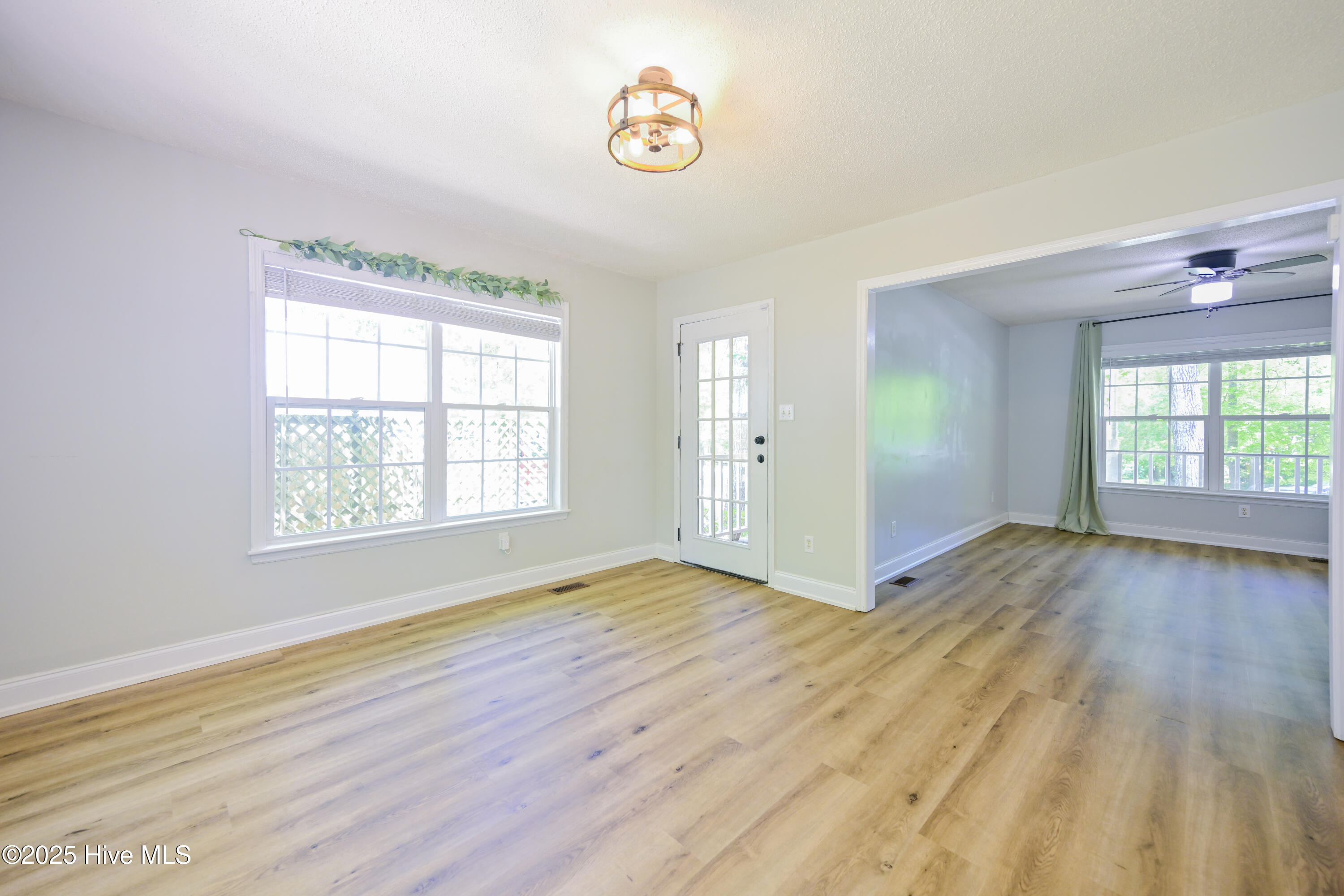 100523748 | Photo 19