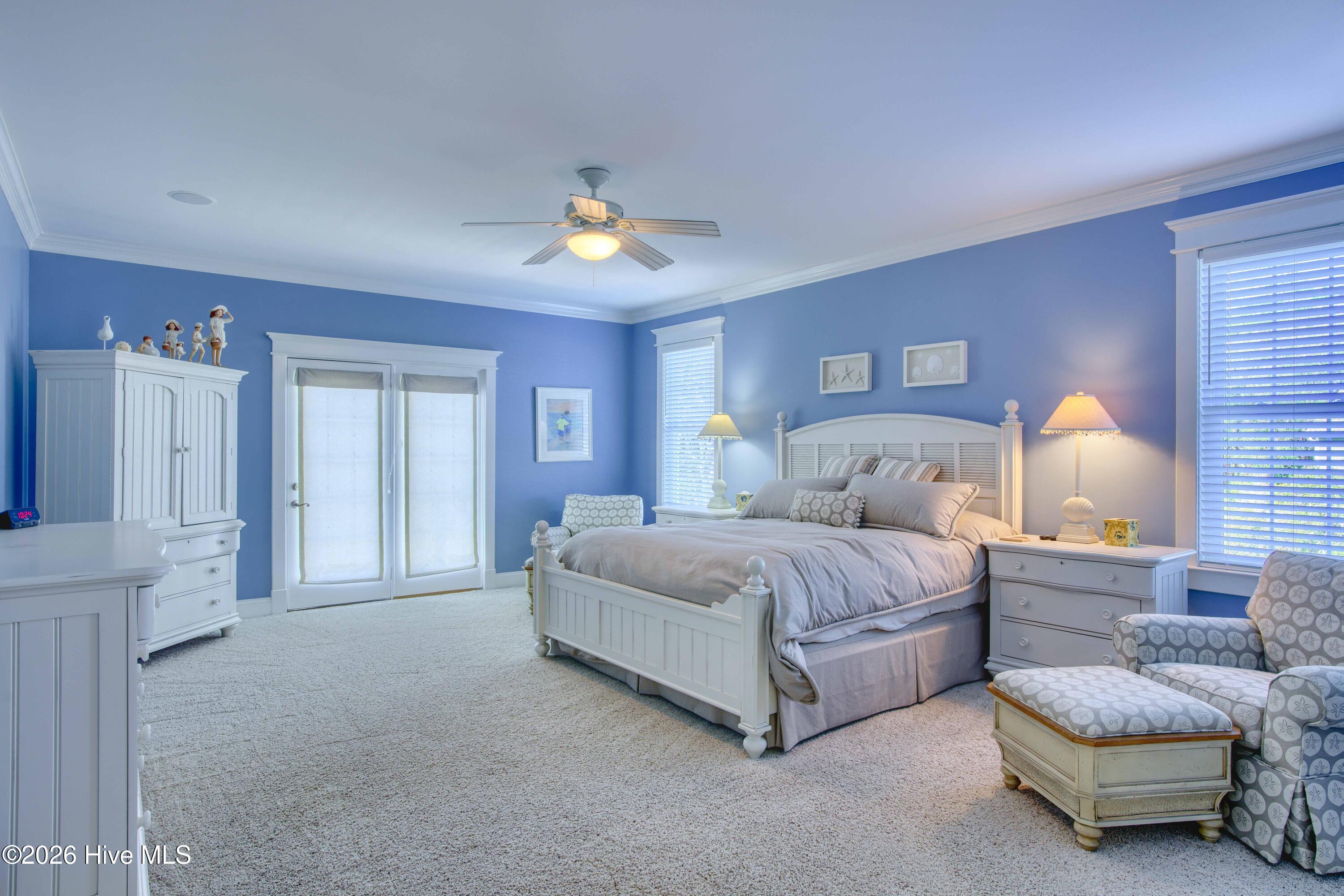 100549111 | Photo 43