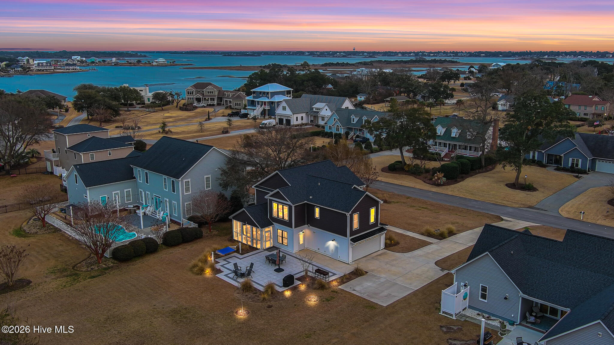 100556315 | Photo 43