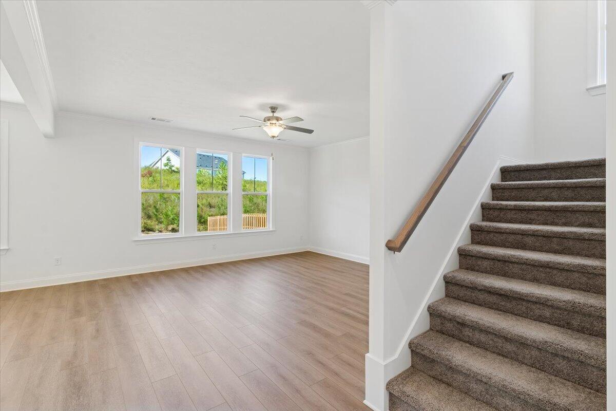 06-Family Room Hall