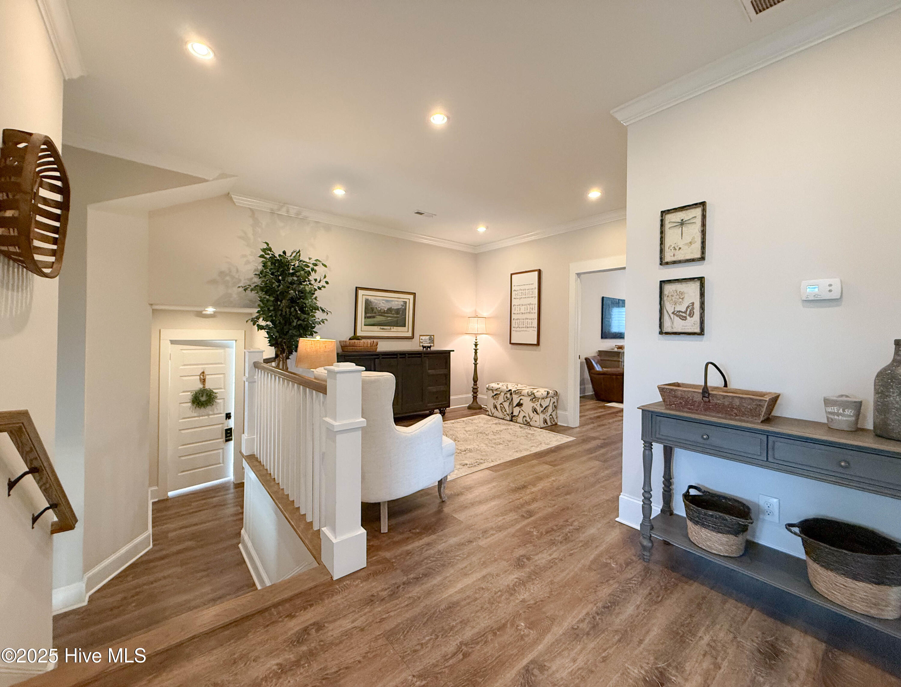 100556308 | Photo 93