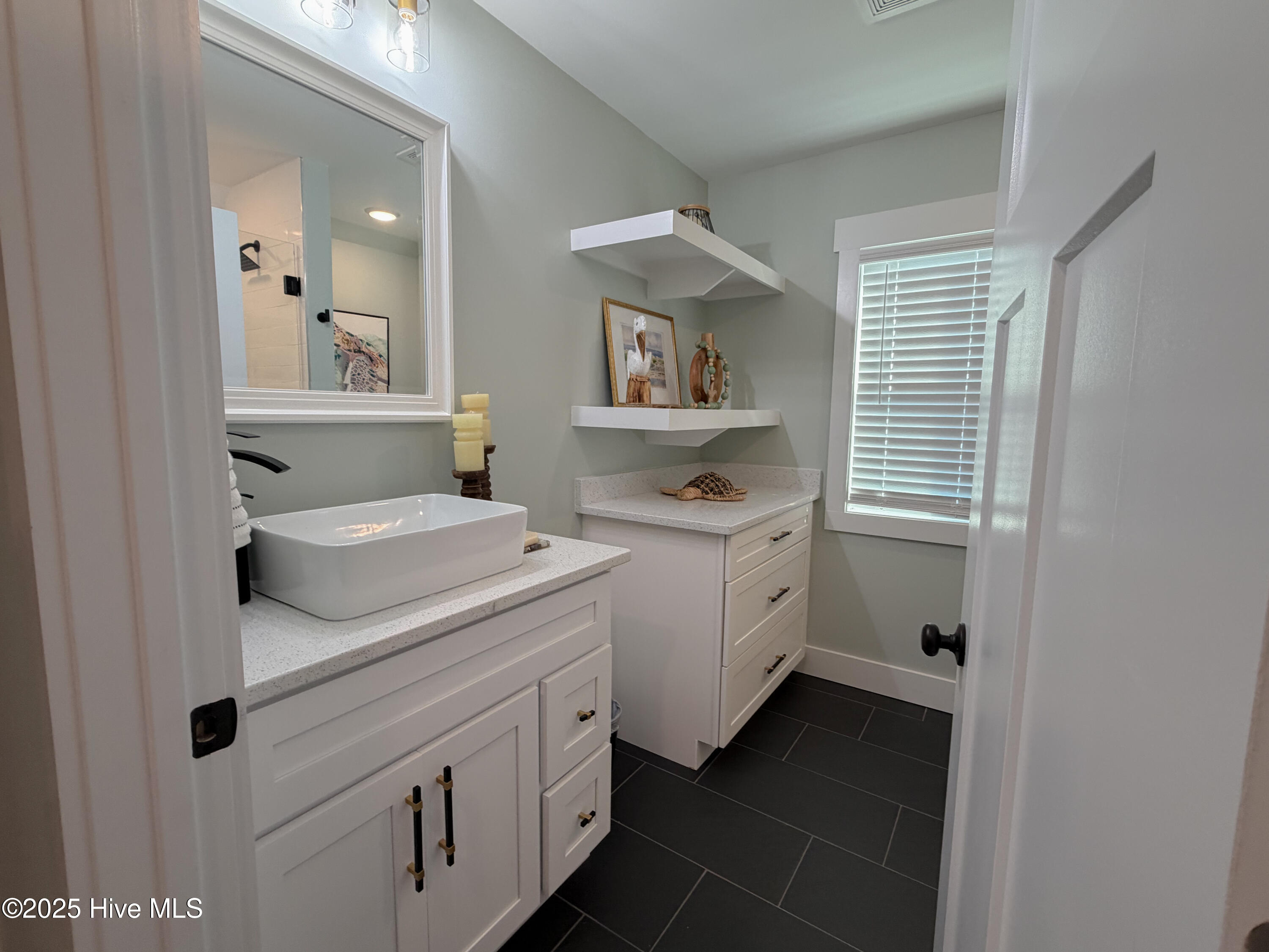 100546436 | Photo 51