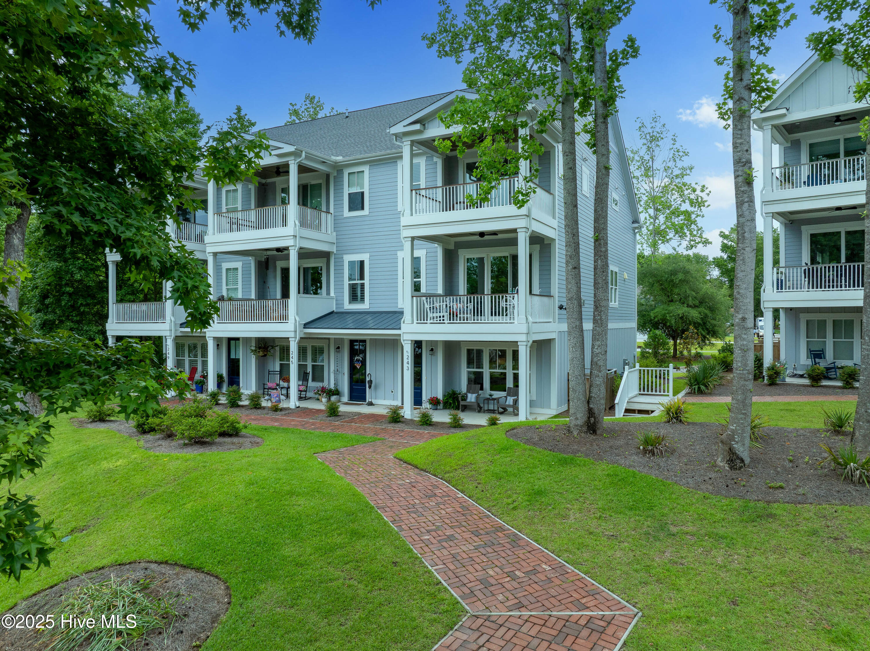 100547511 | Photo 56