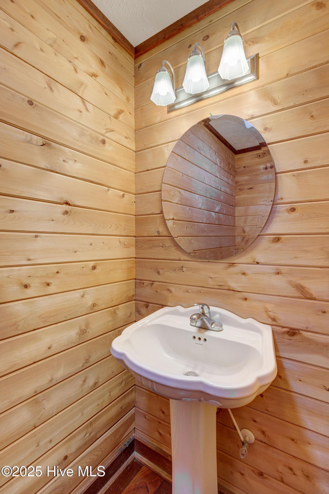 100505826 | Photo 37