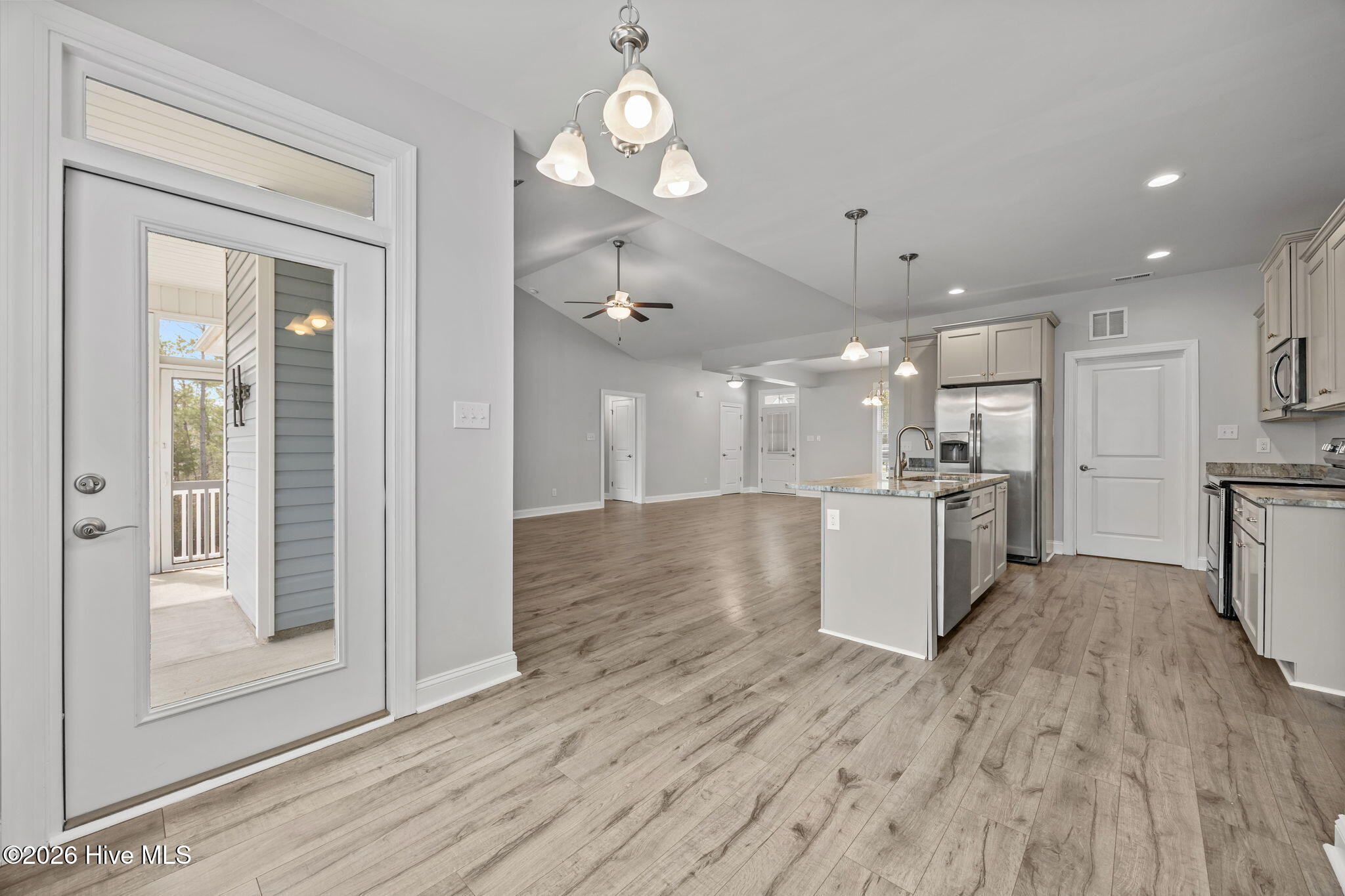 100559560 | Photo 30