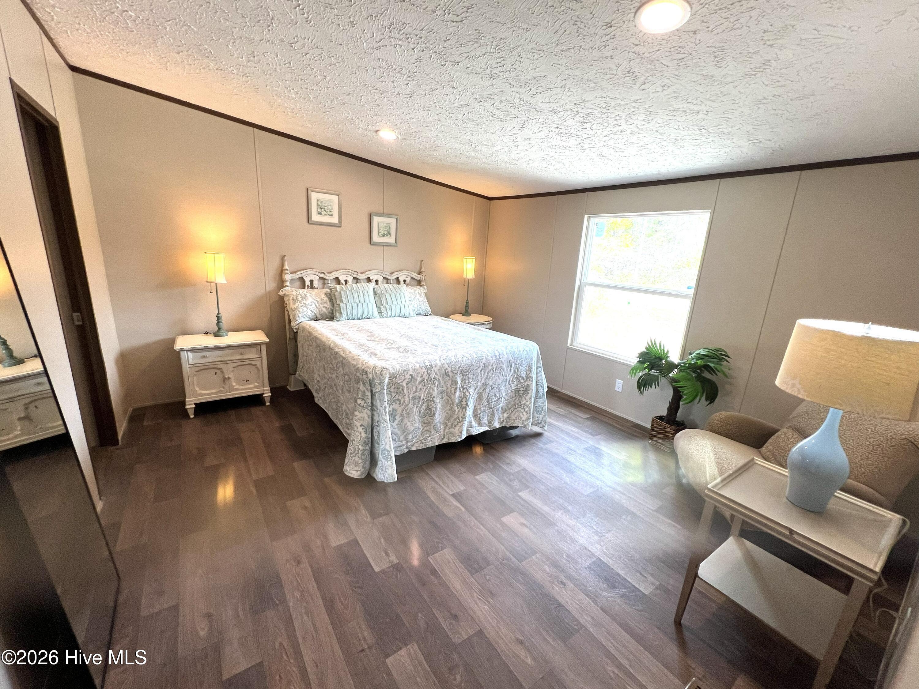 100563210 | Photo 11