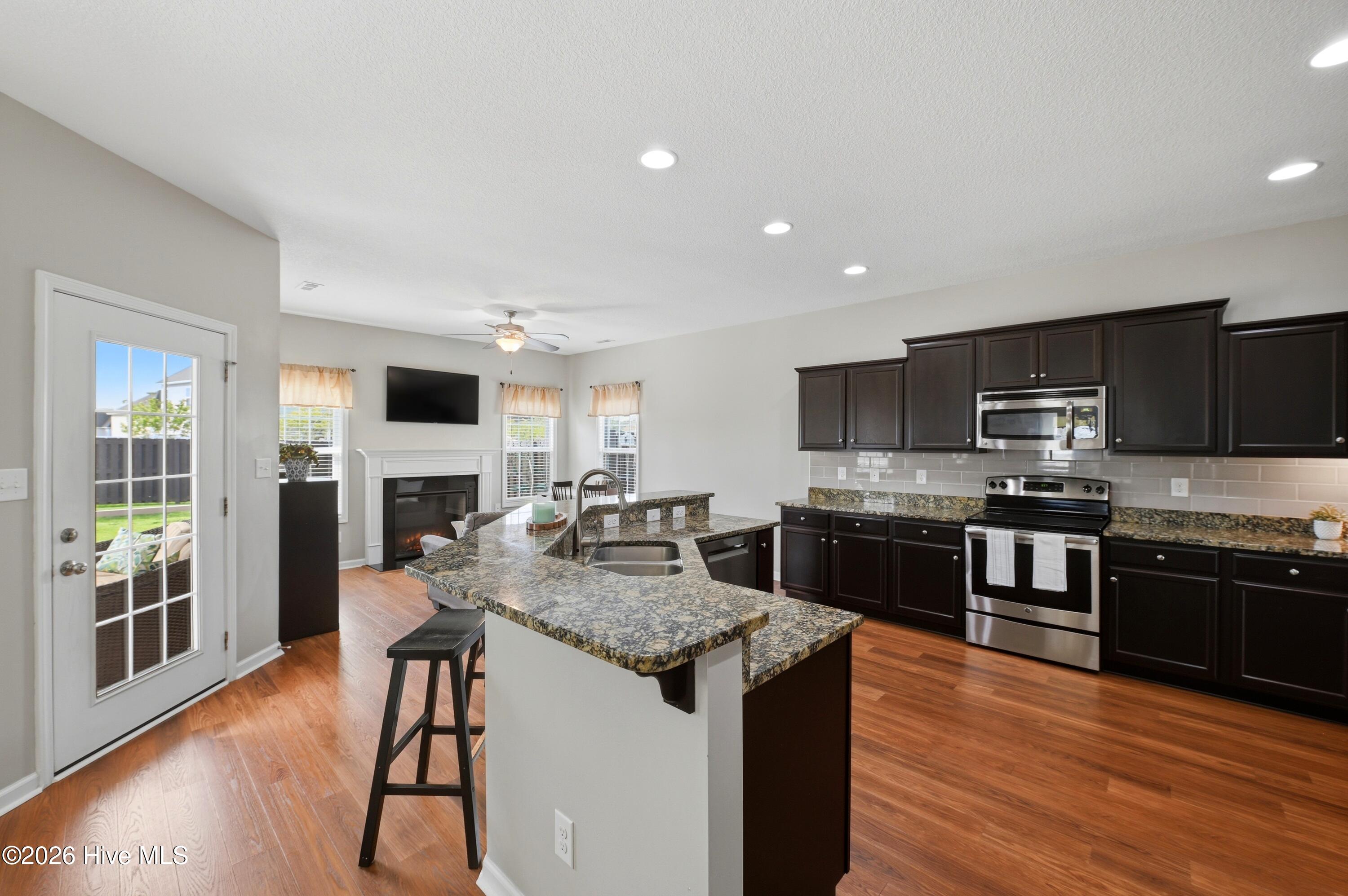 100565426 | Photo 17