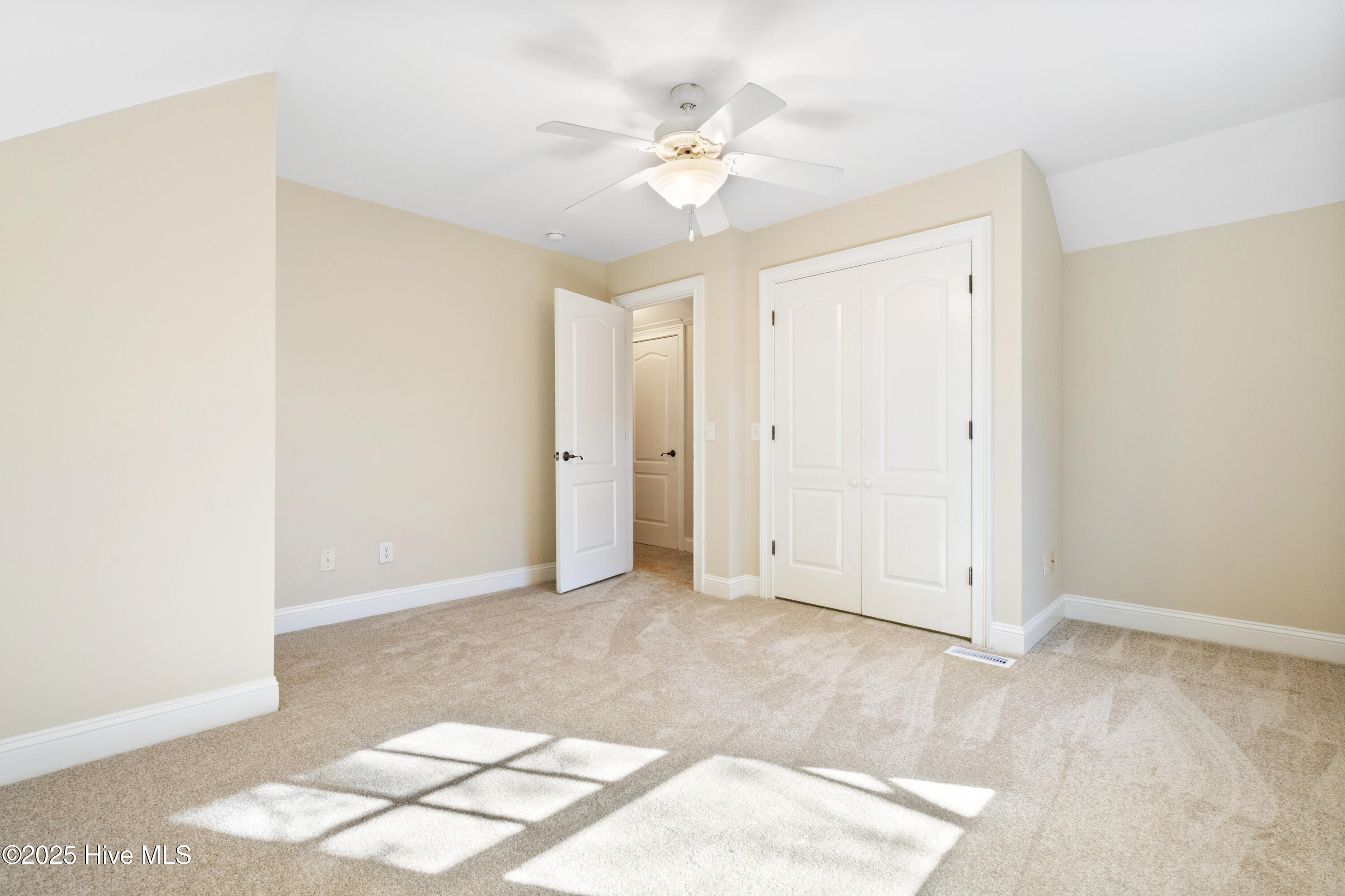 100543088 | Photo 19