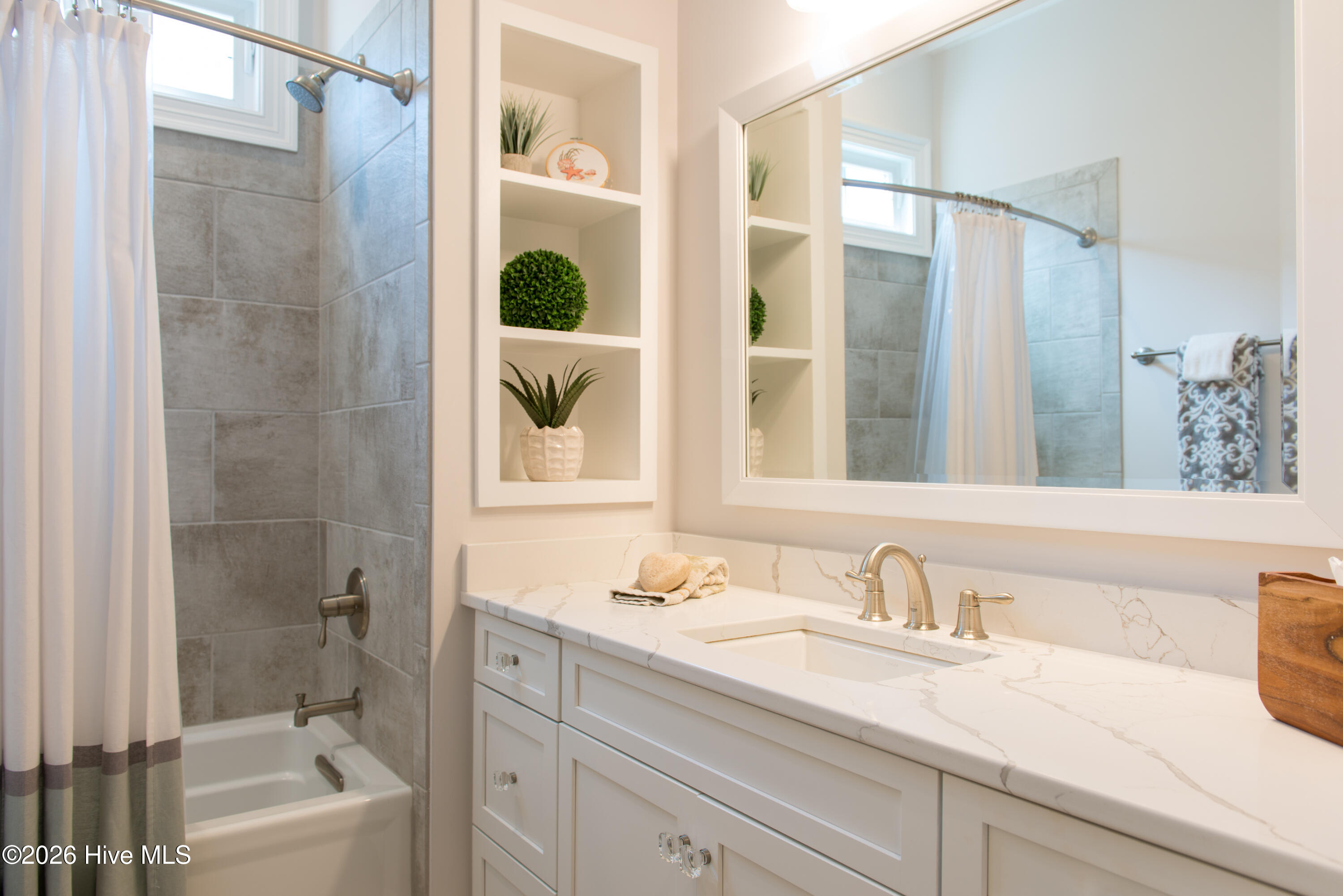 100560299 | Photo 57