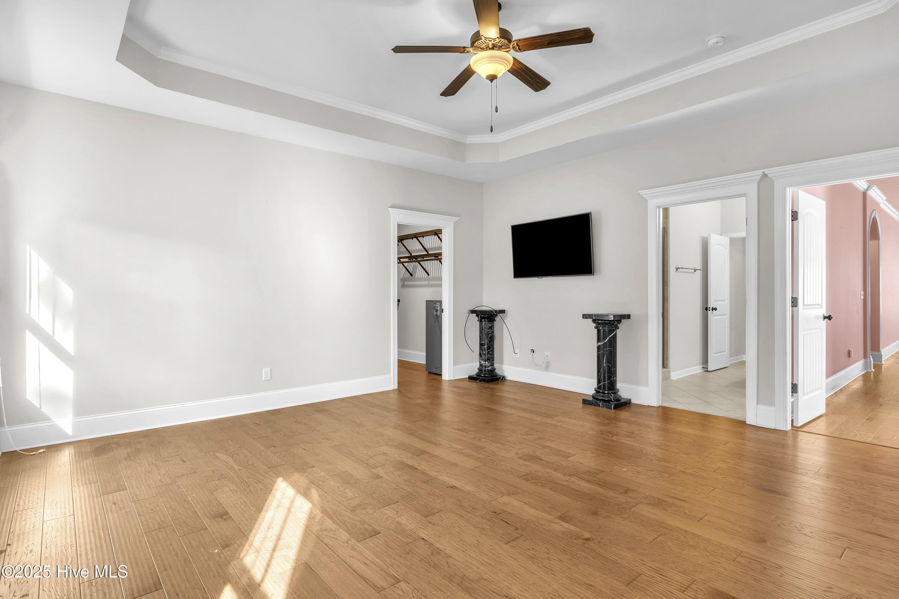 100489569 | Photo 33