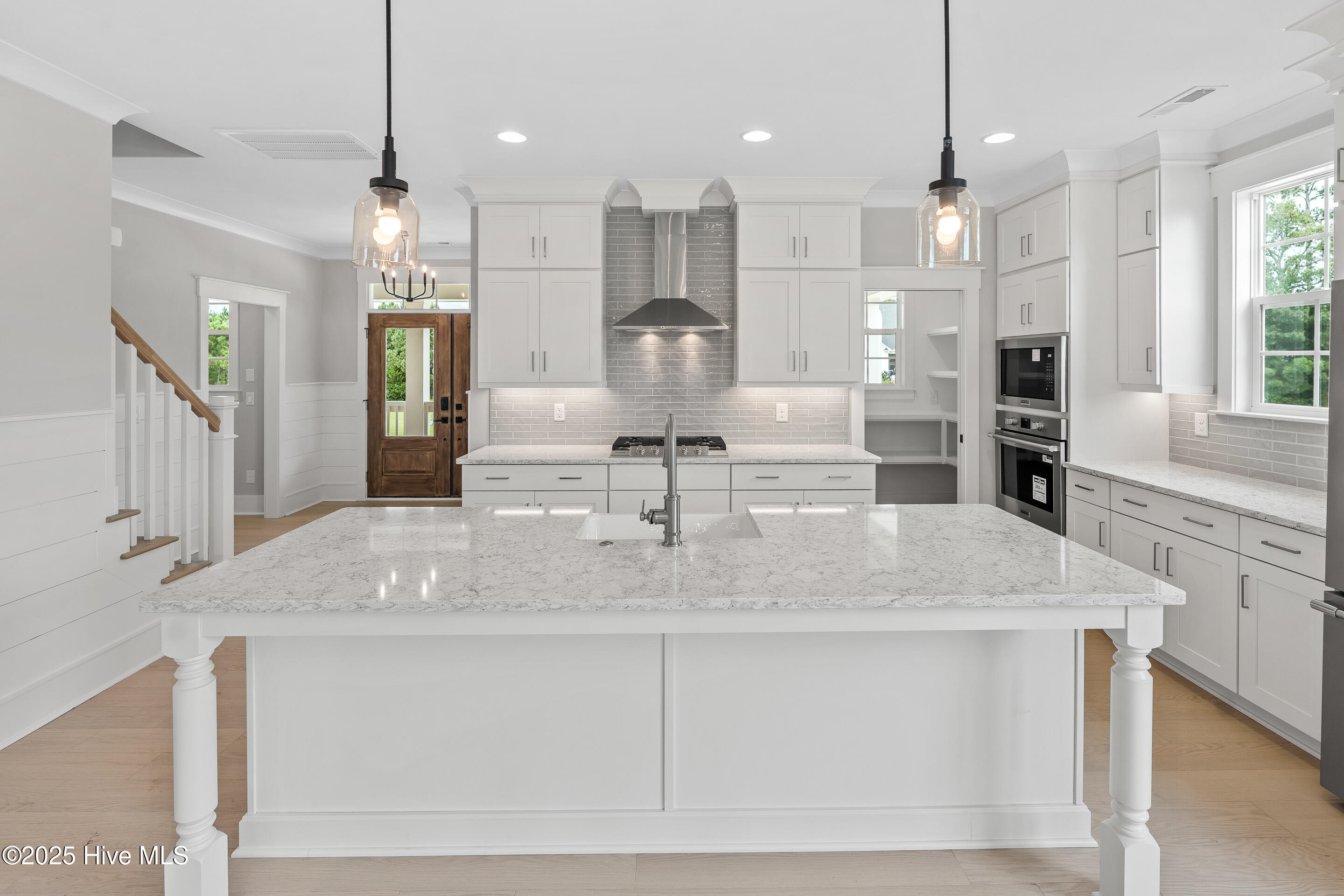 100517421 | Photo 15