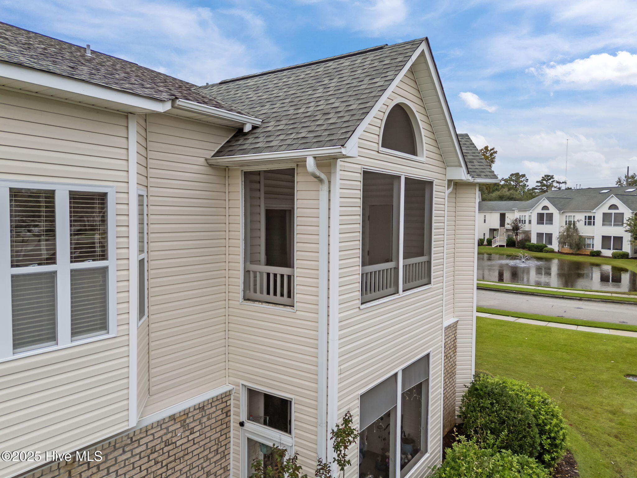 100532353 | Photo 42