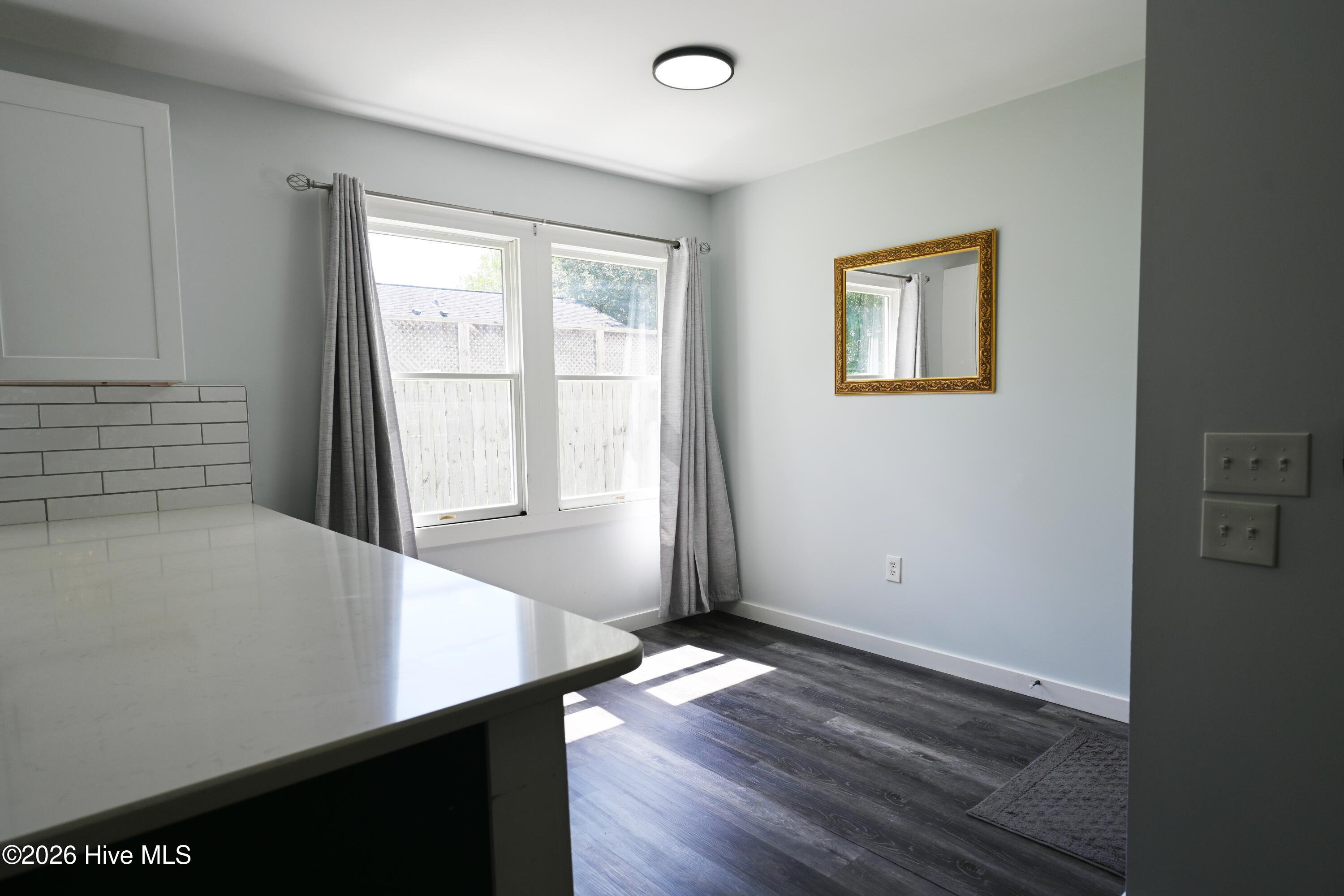 100570662 | Photo 36