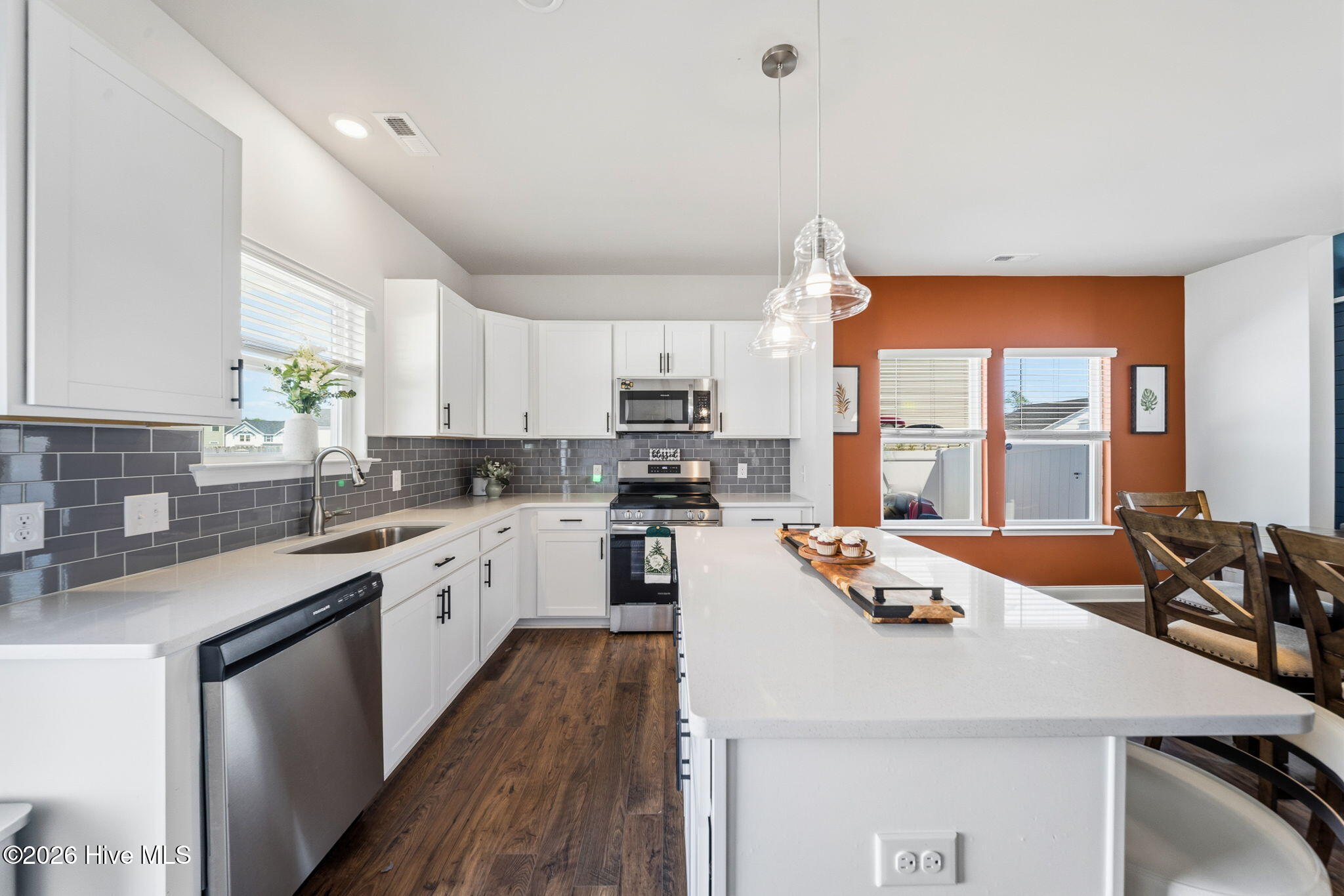 100566000 | Photo 18