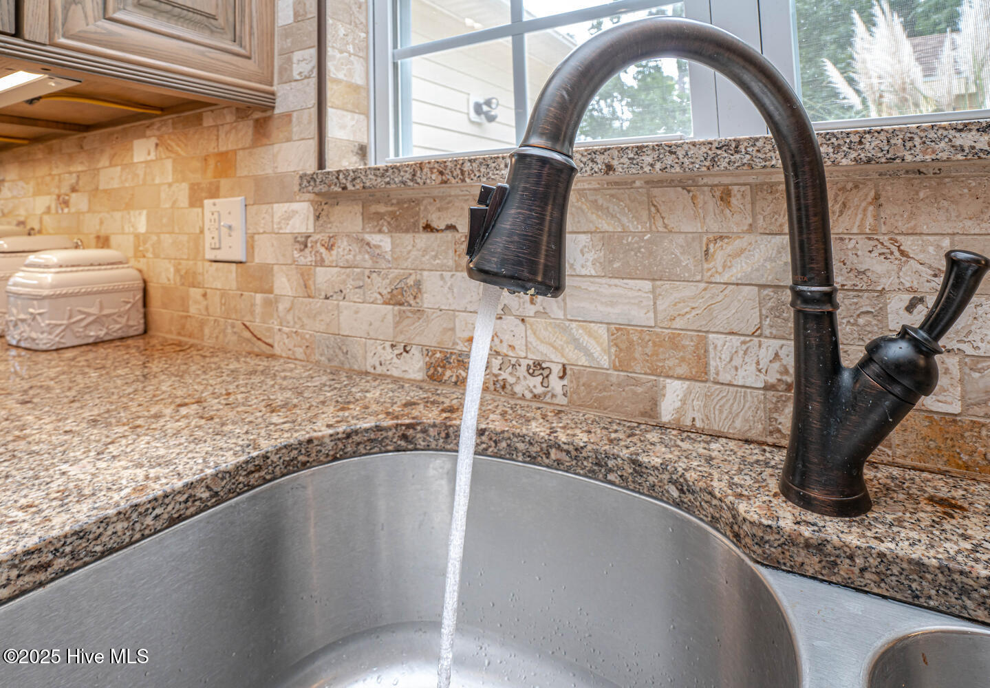 100530815 | Photo 13