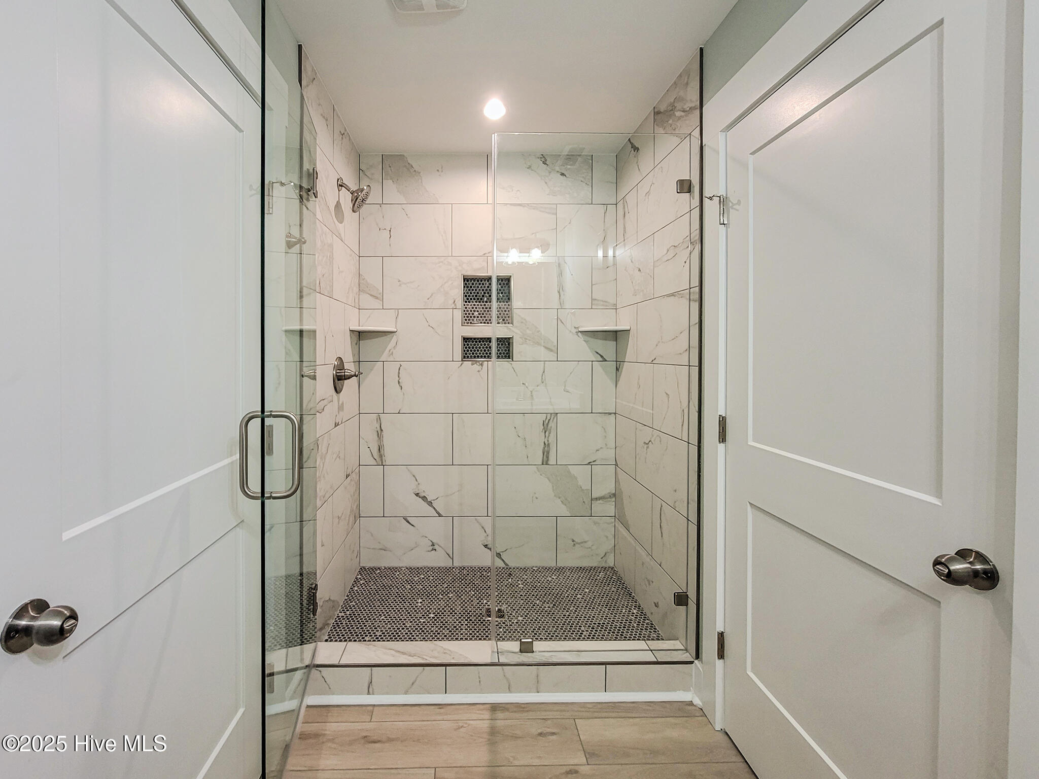 100517147 | Photo 23