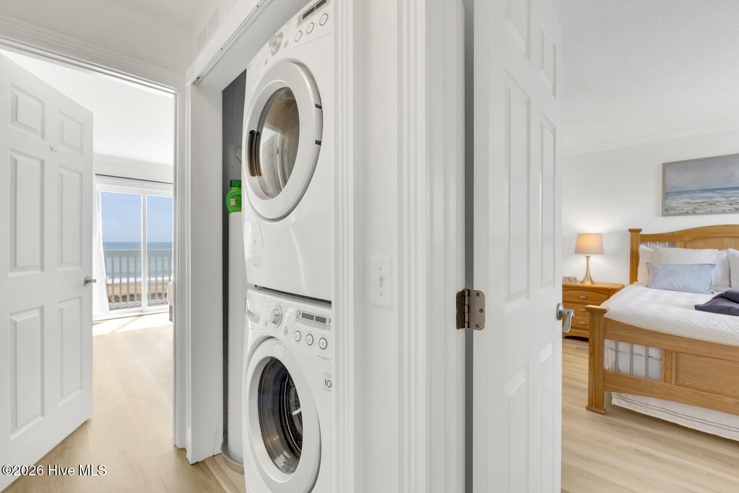 100569348 | Photo 36