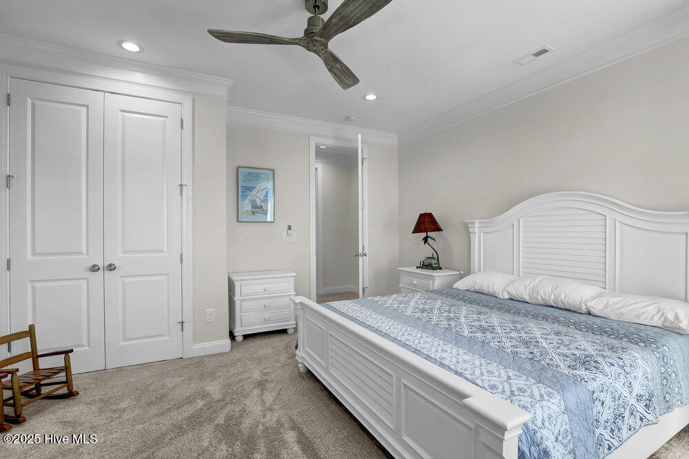 100499001 | Photo 45