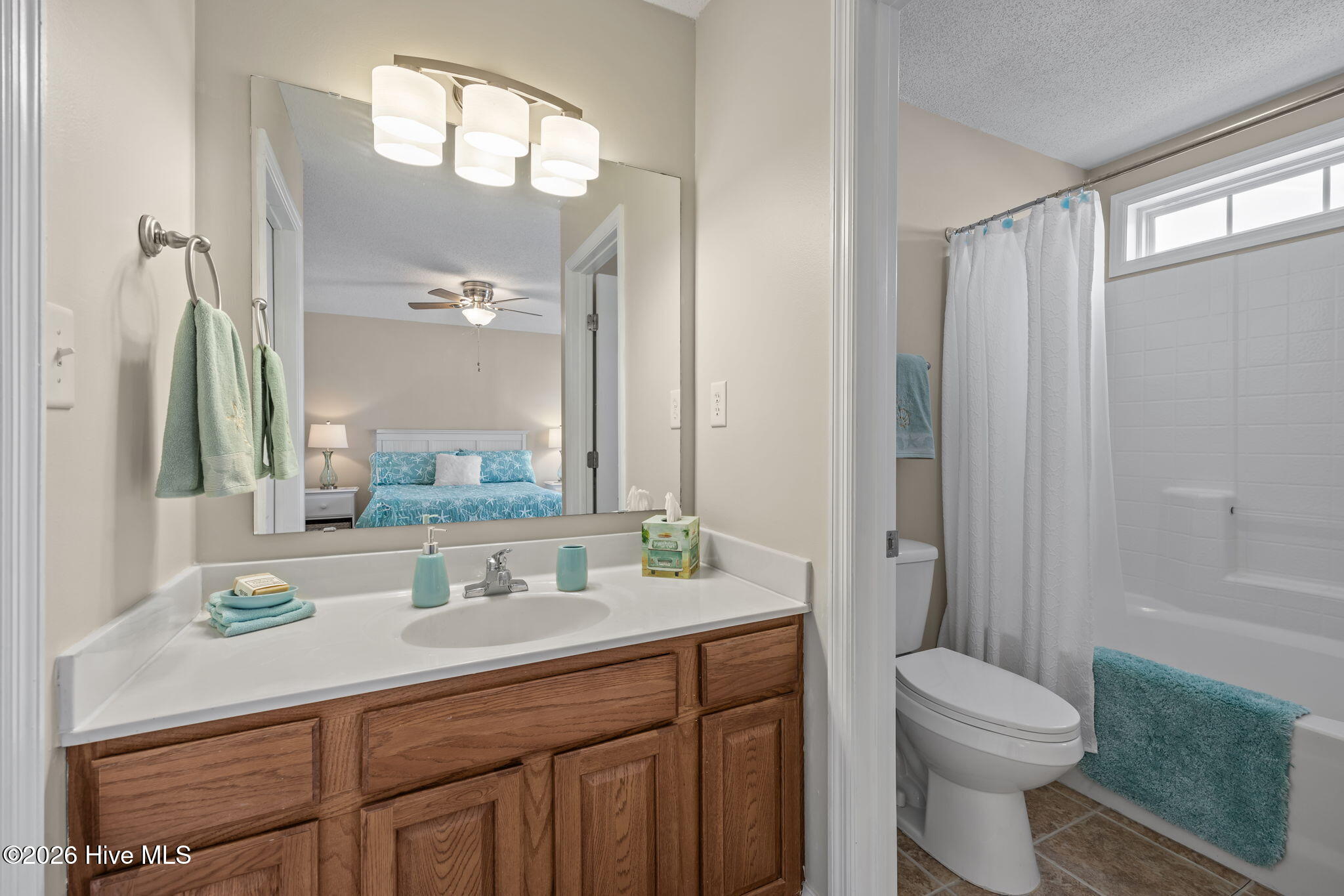 100570536 | Photo 23