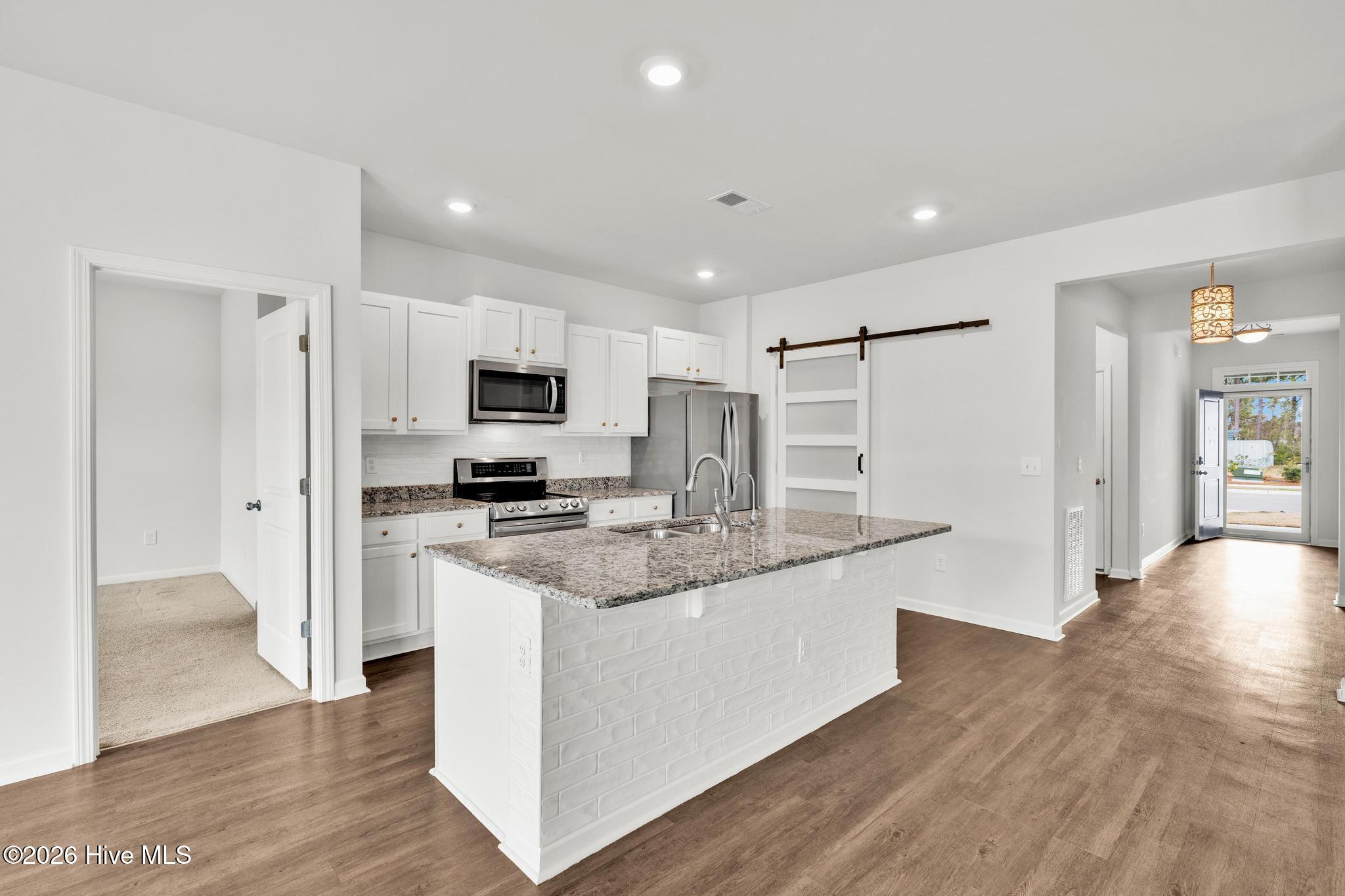 100557258 | Photo 12