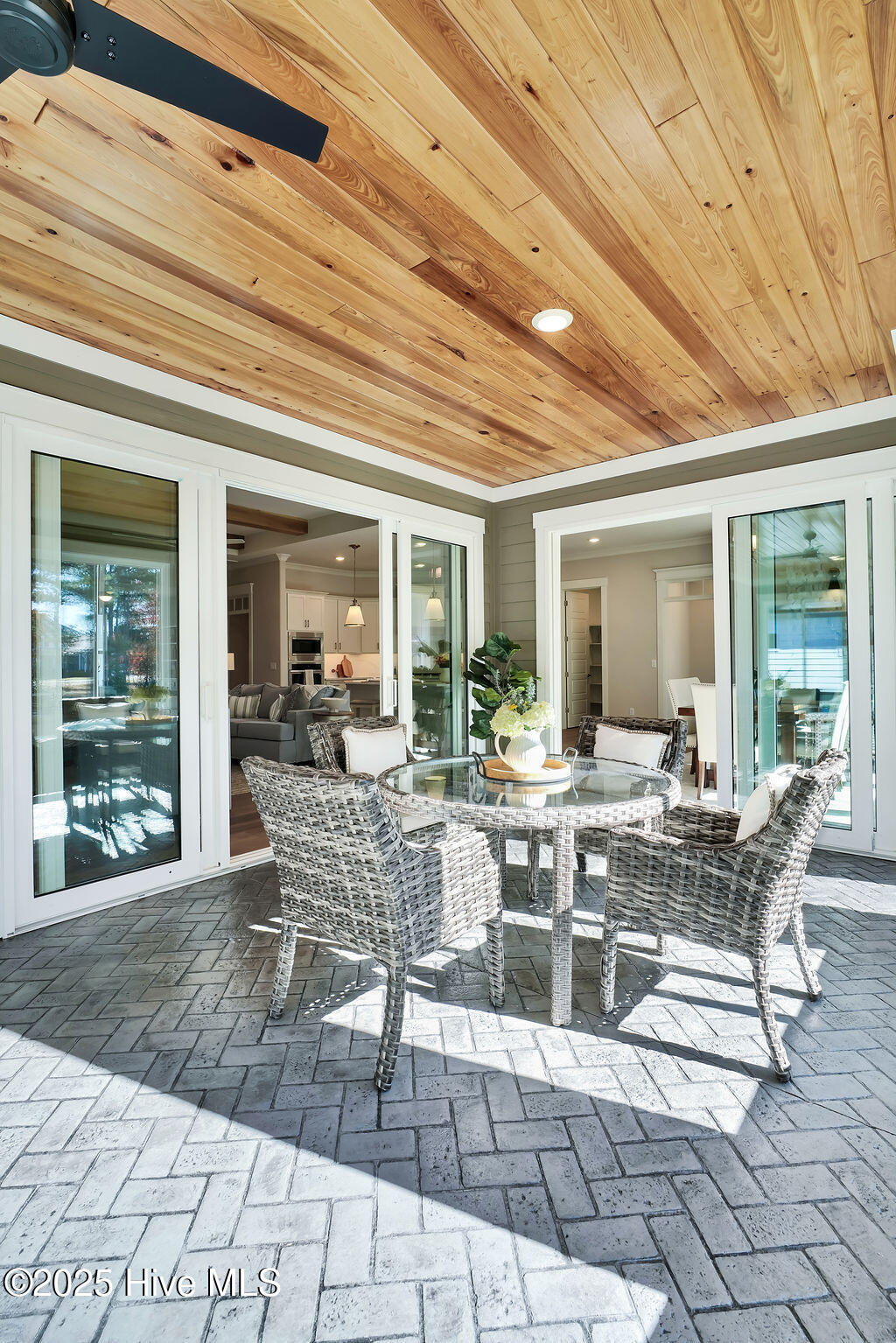 100529674 | Photo 28