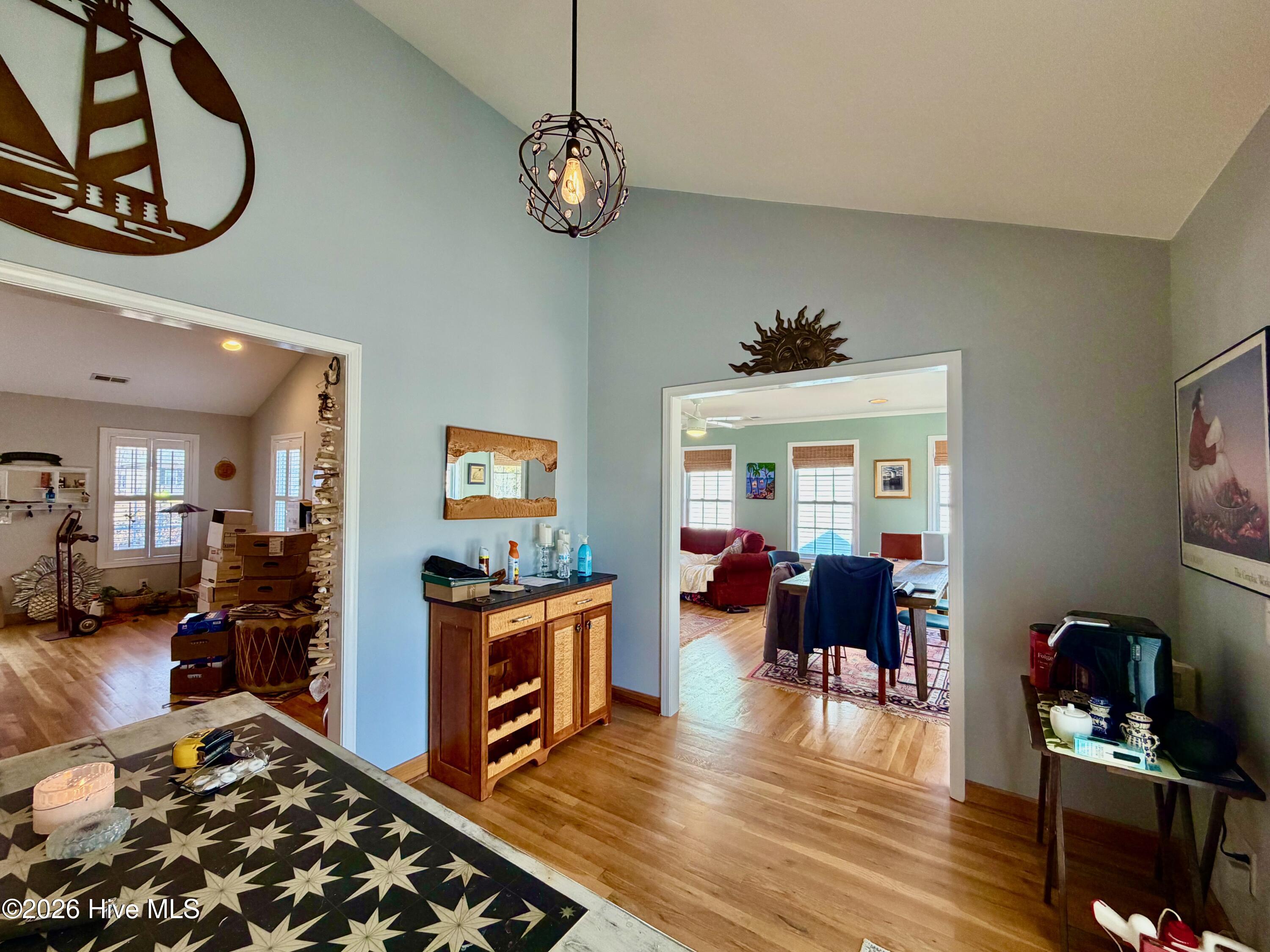 100553297 | Photo 19