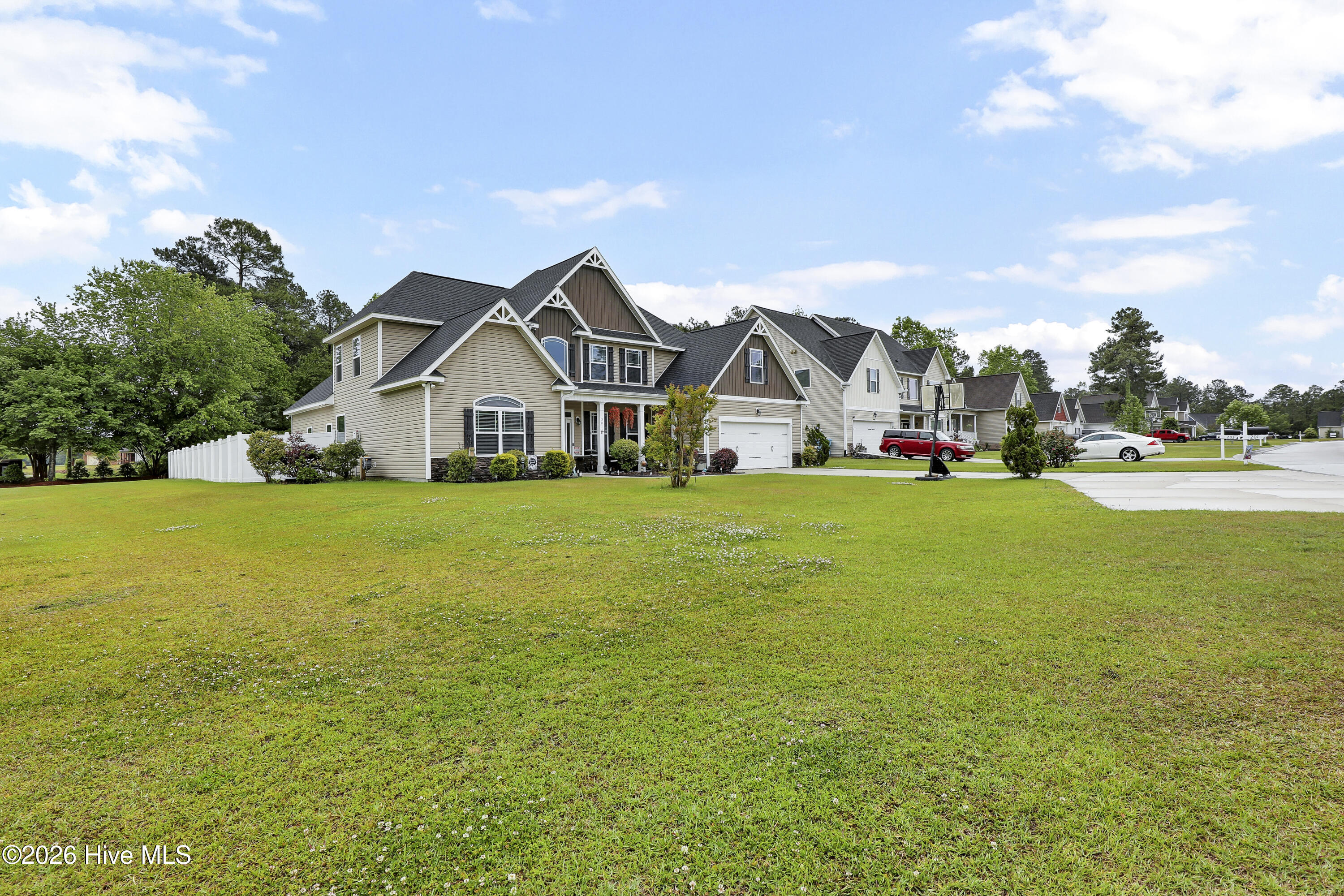 201 Wedgefield Circle,Maple Hill