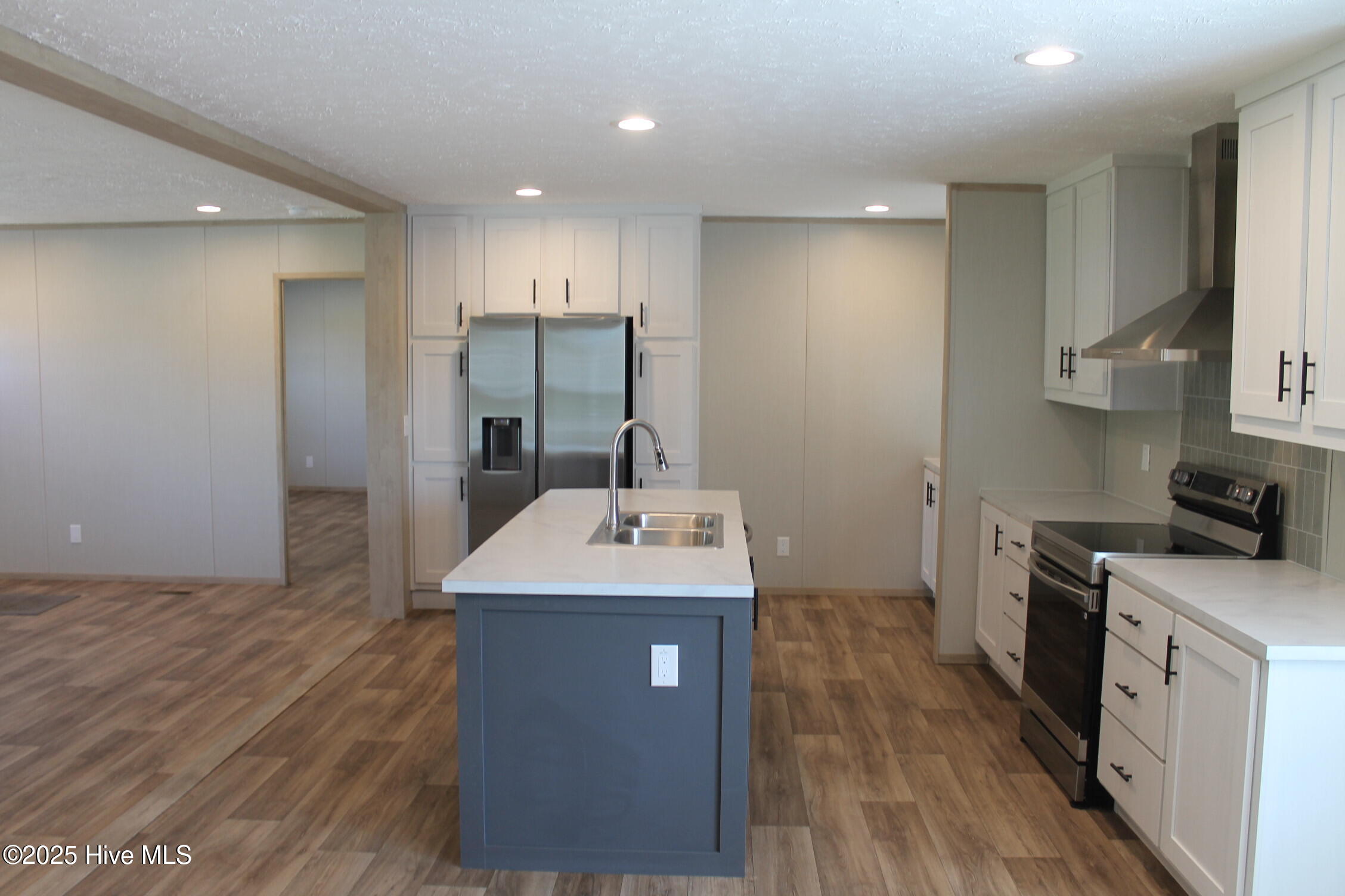 100528403 | Photo 18