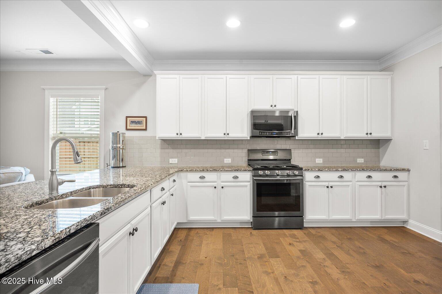 100530292 | Photo 10