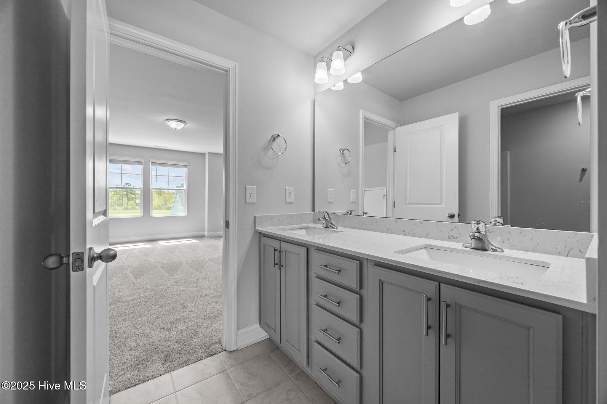 100503242 | Photo 43