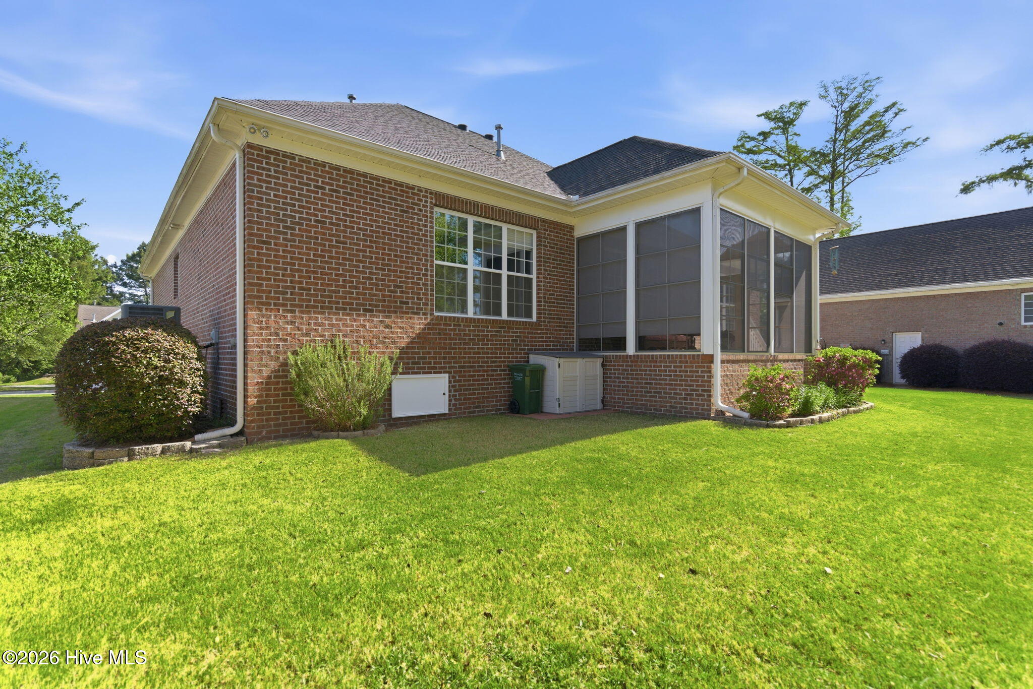 100569410 | Photo 53