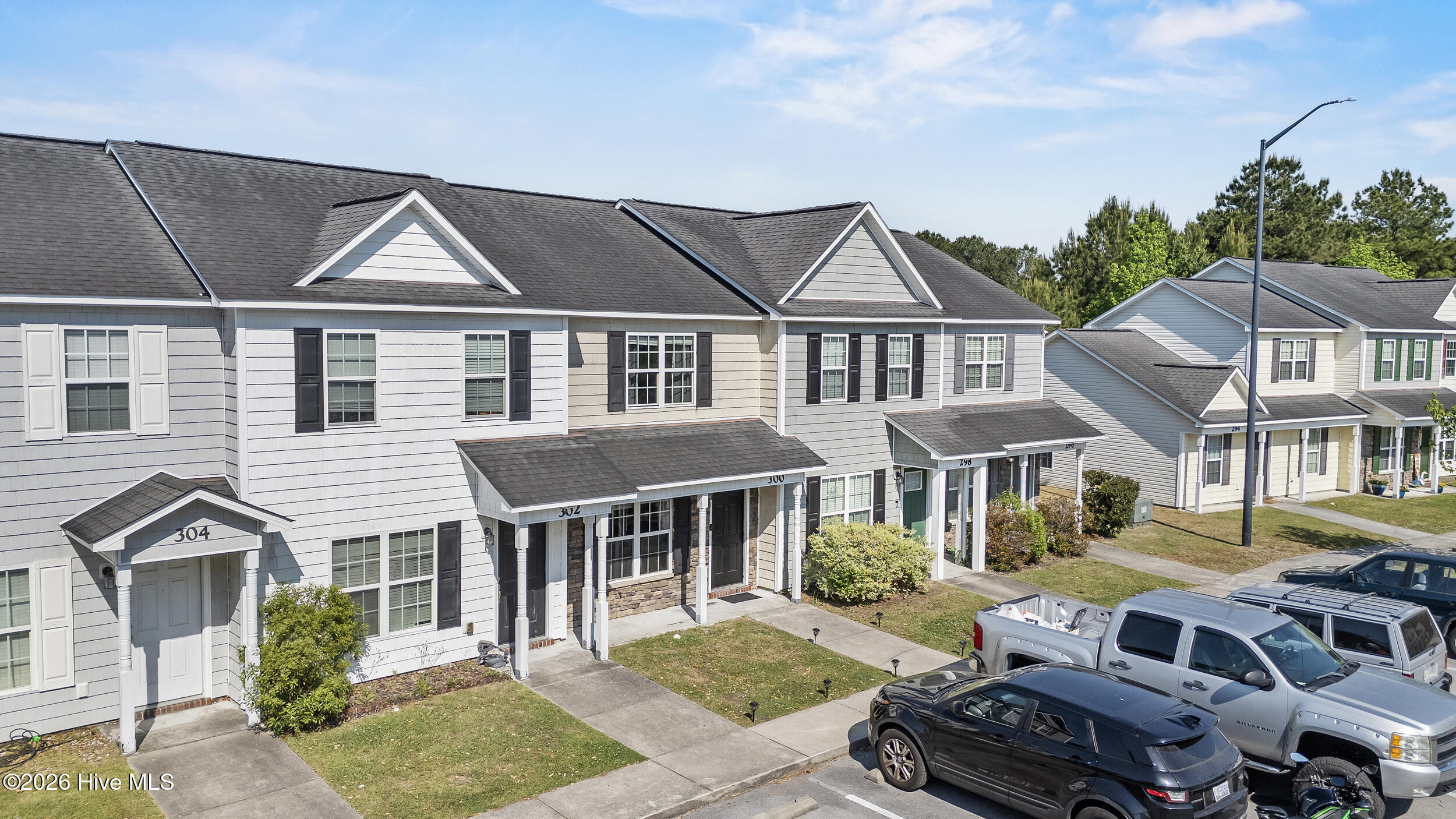 100570282 | Photo 23