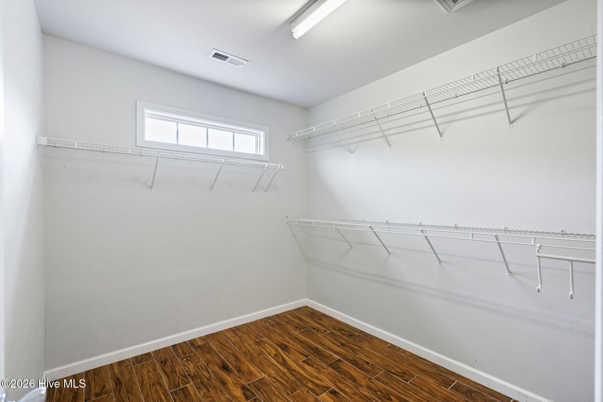 100557294 | Photo 32