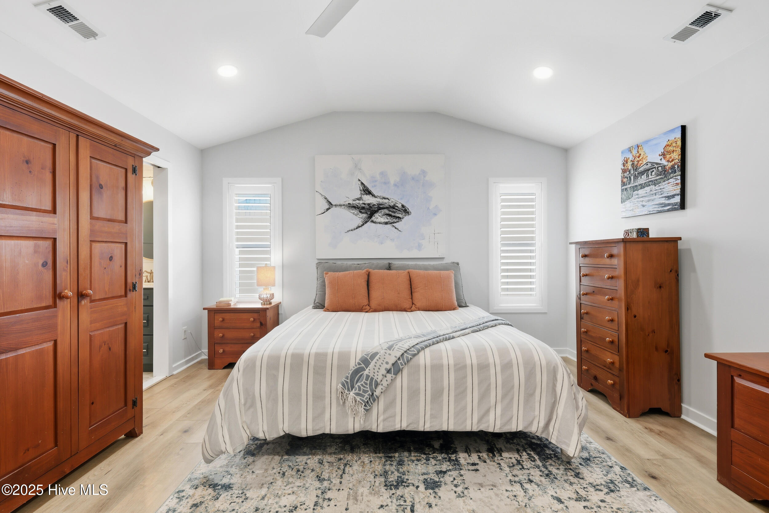 100536541 | Photo 16