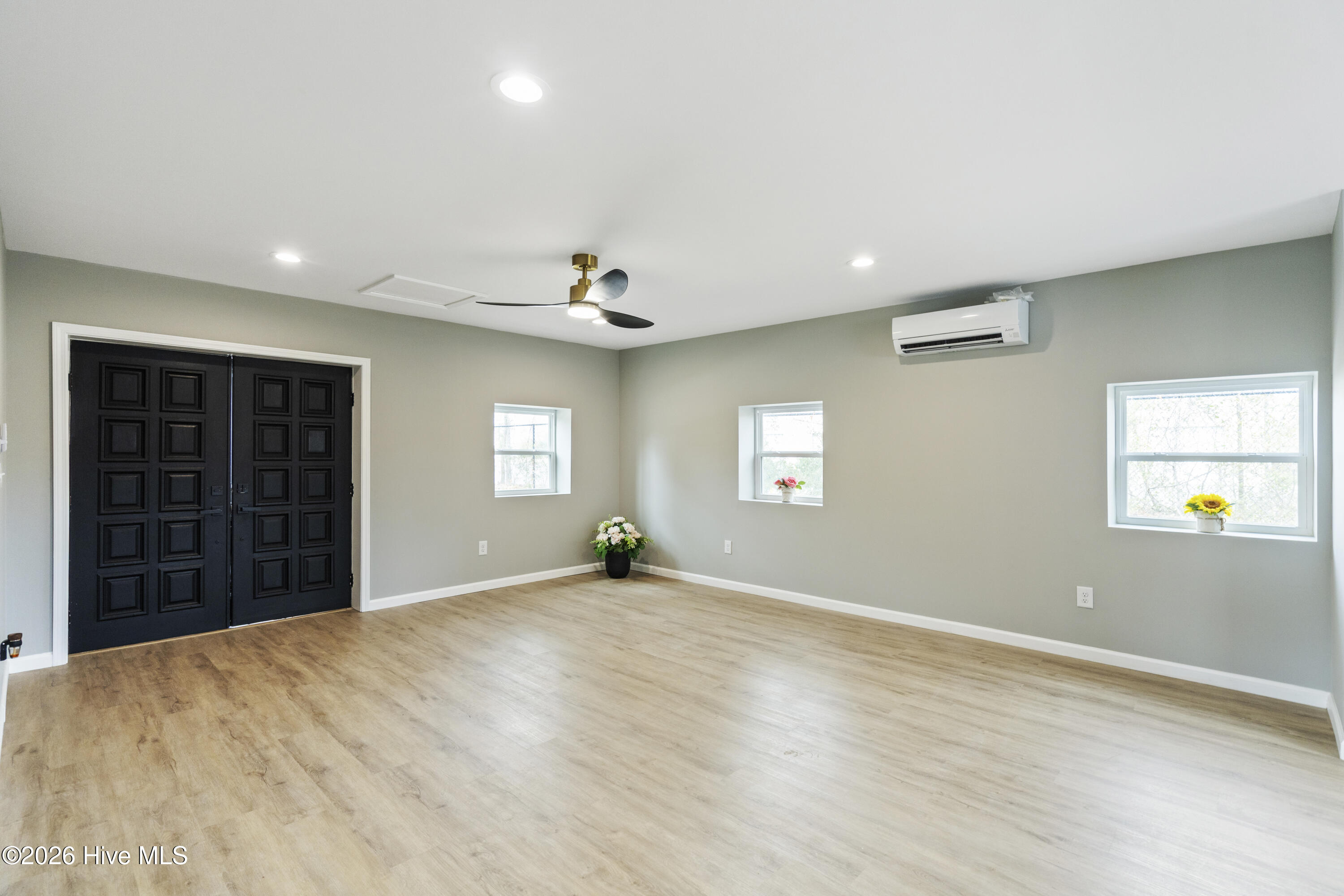 100556703 | Photo 15