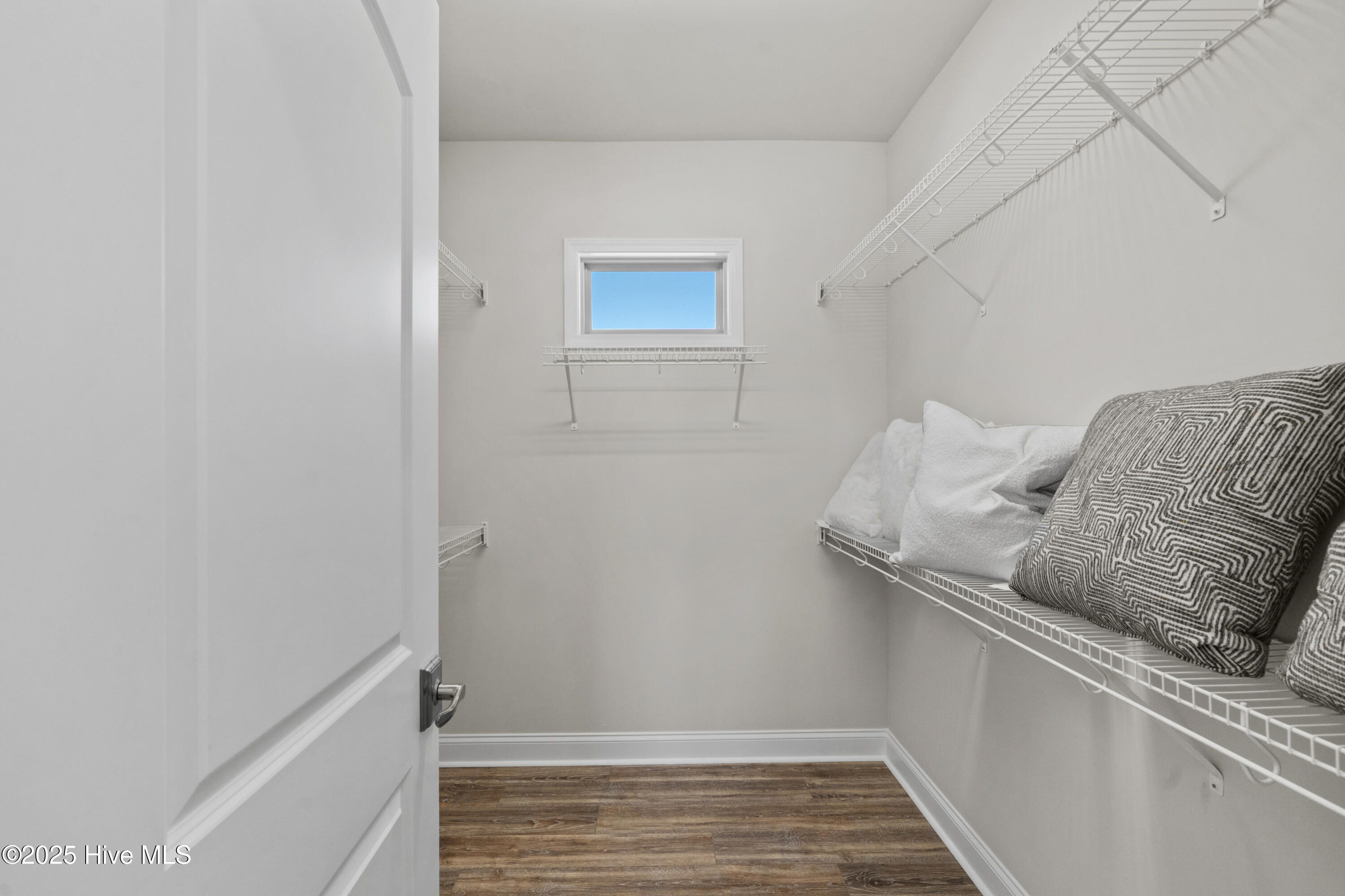 100549256 | Photo 29