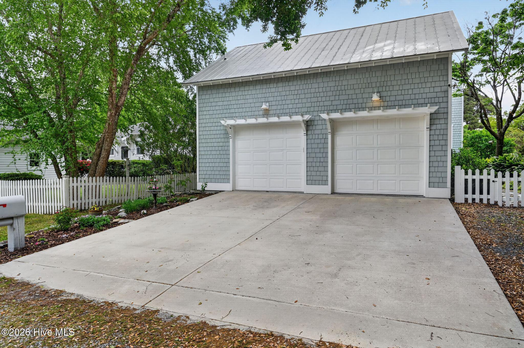 100569921 | Photo 36