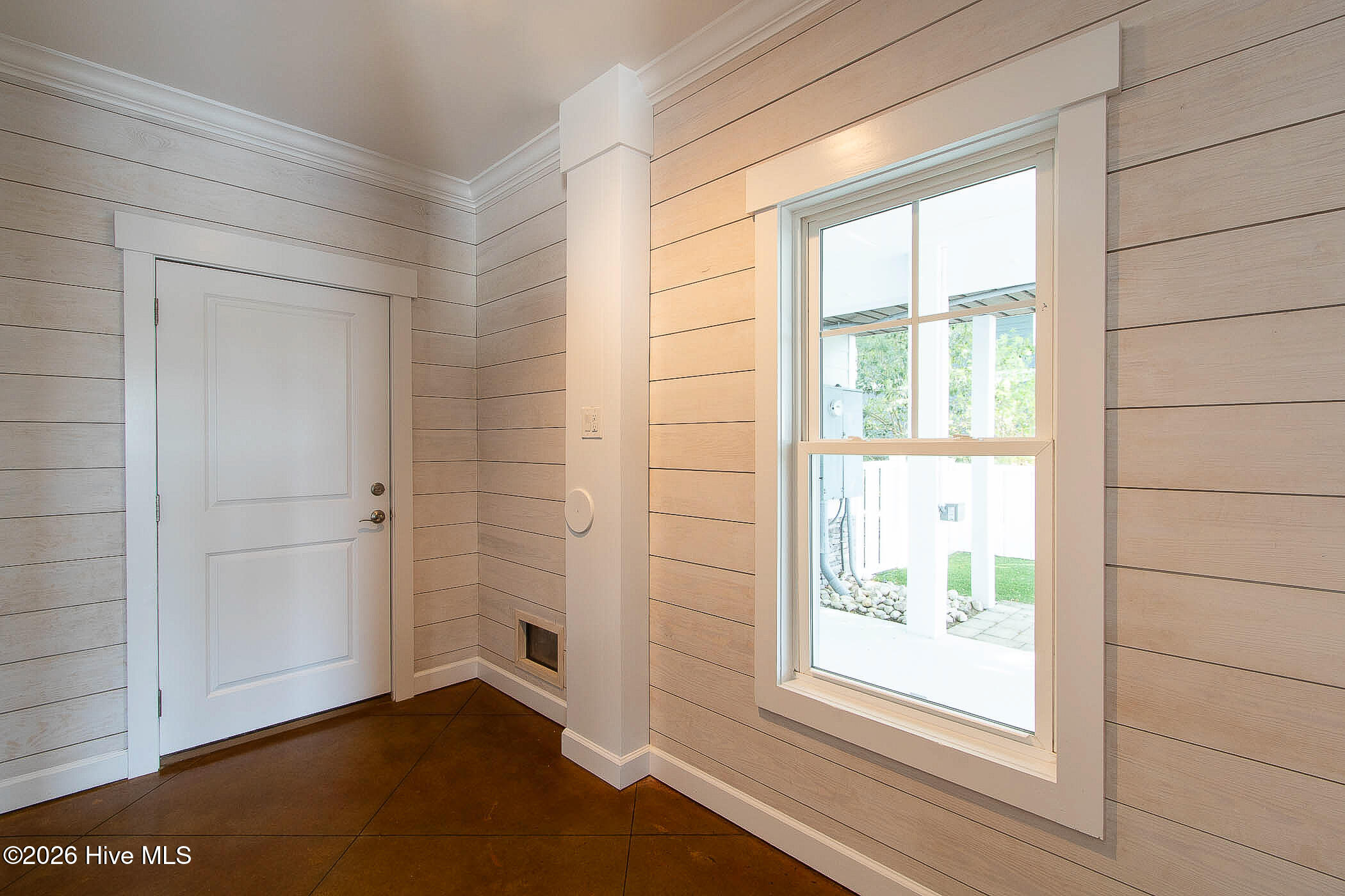 100568588 | Photo 78