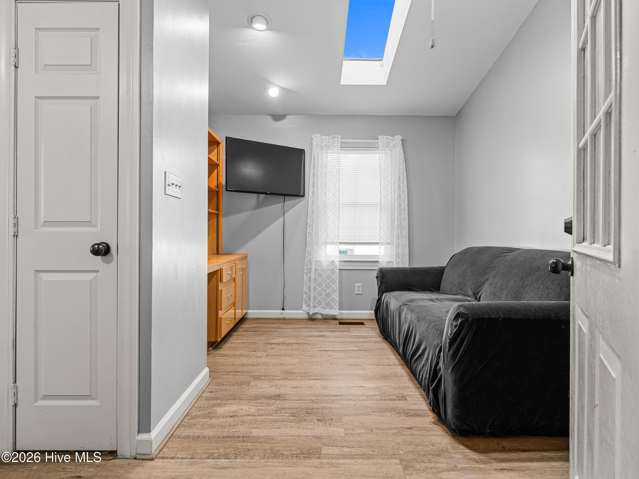 100570486 | Photo 56