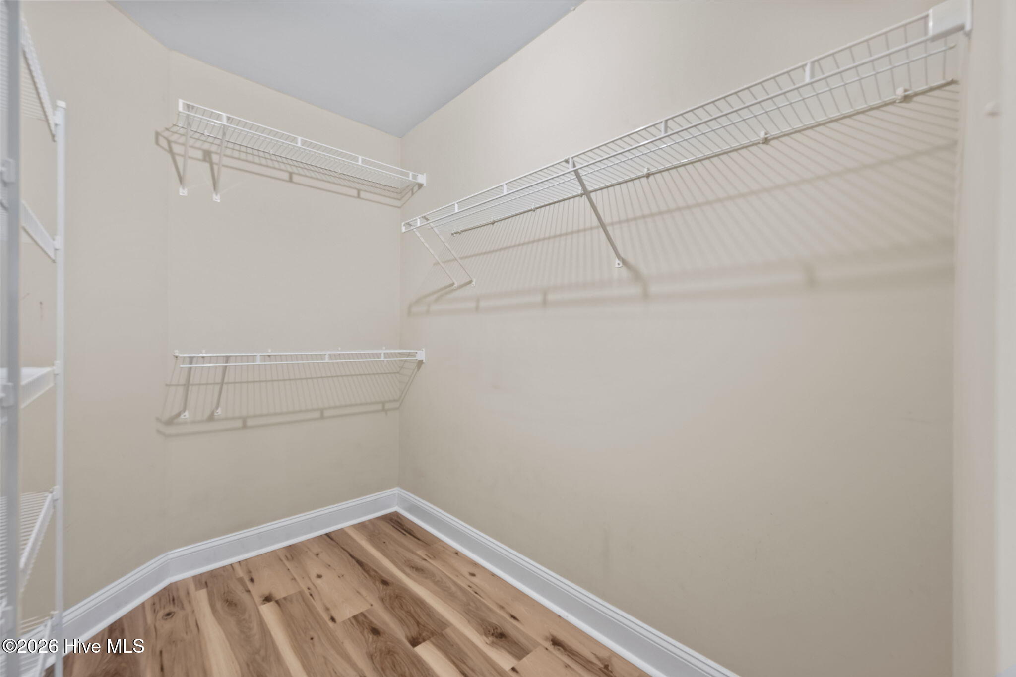 100548708 | Photo 28