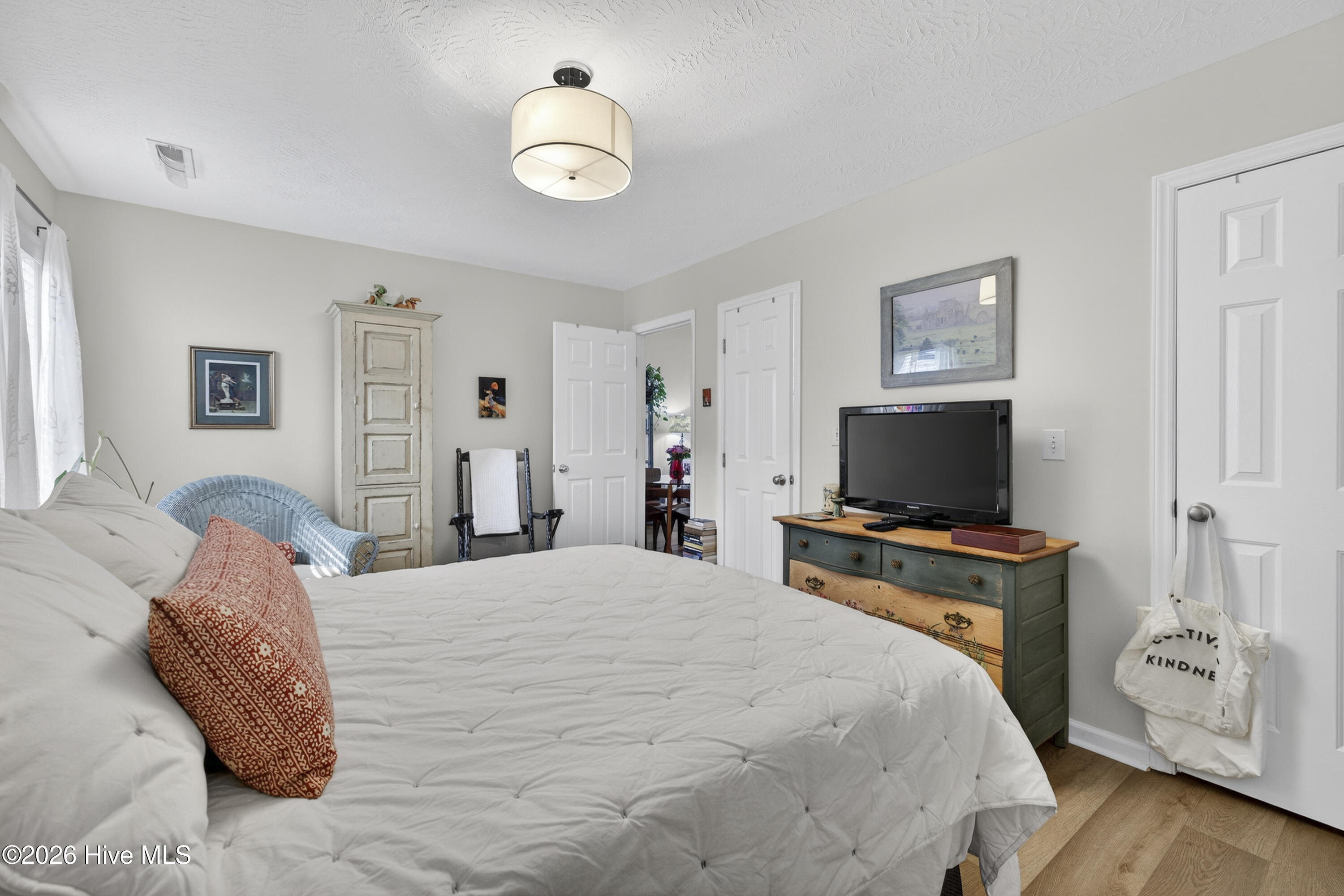 100557004 | Photo 21