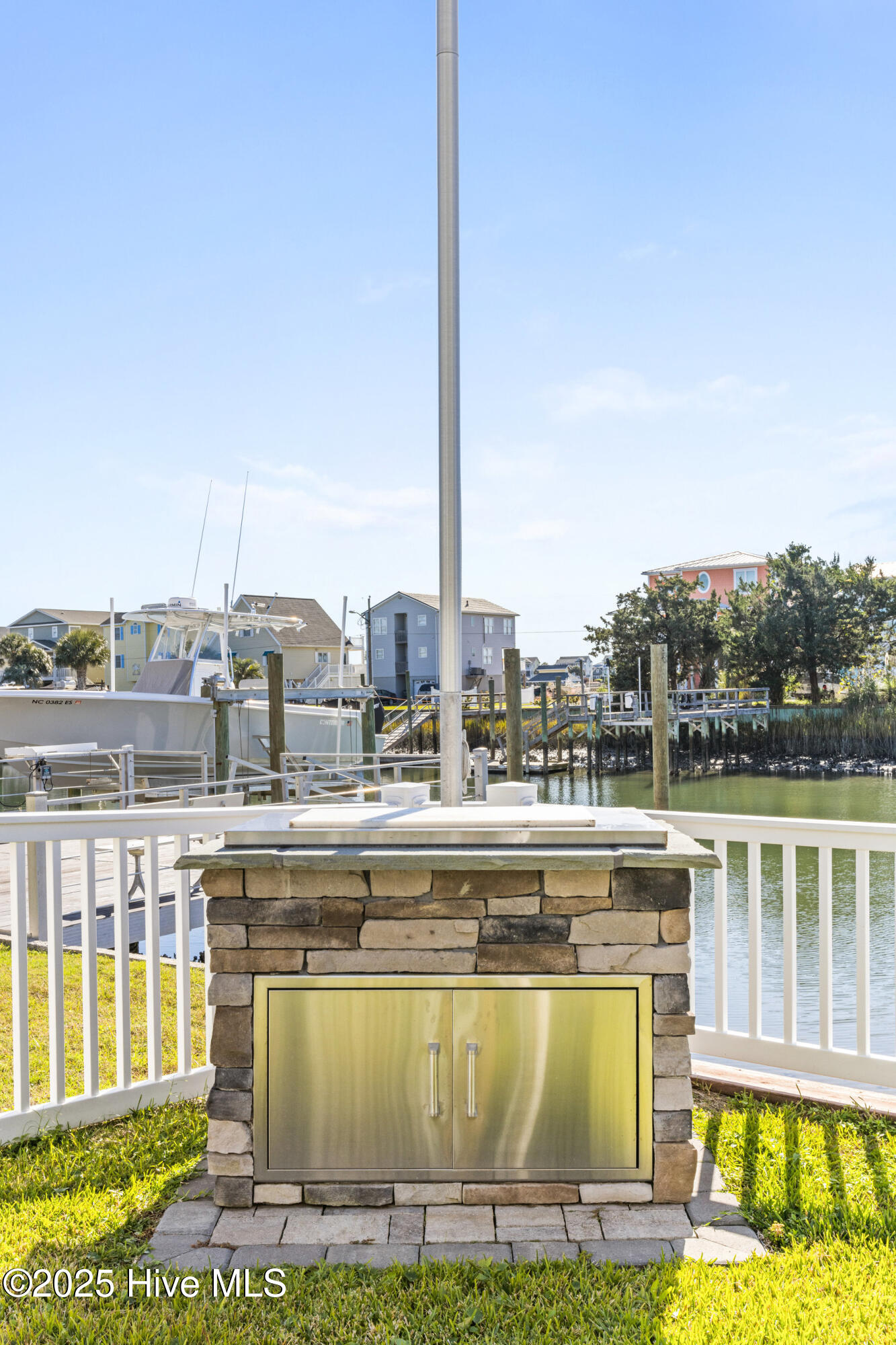 100542757 | Photo 43