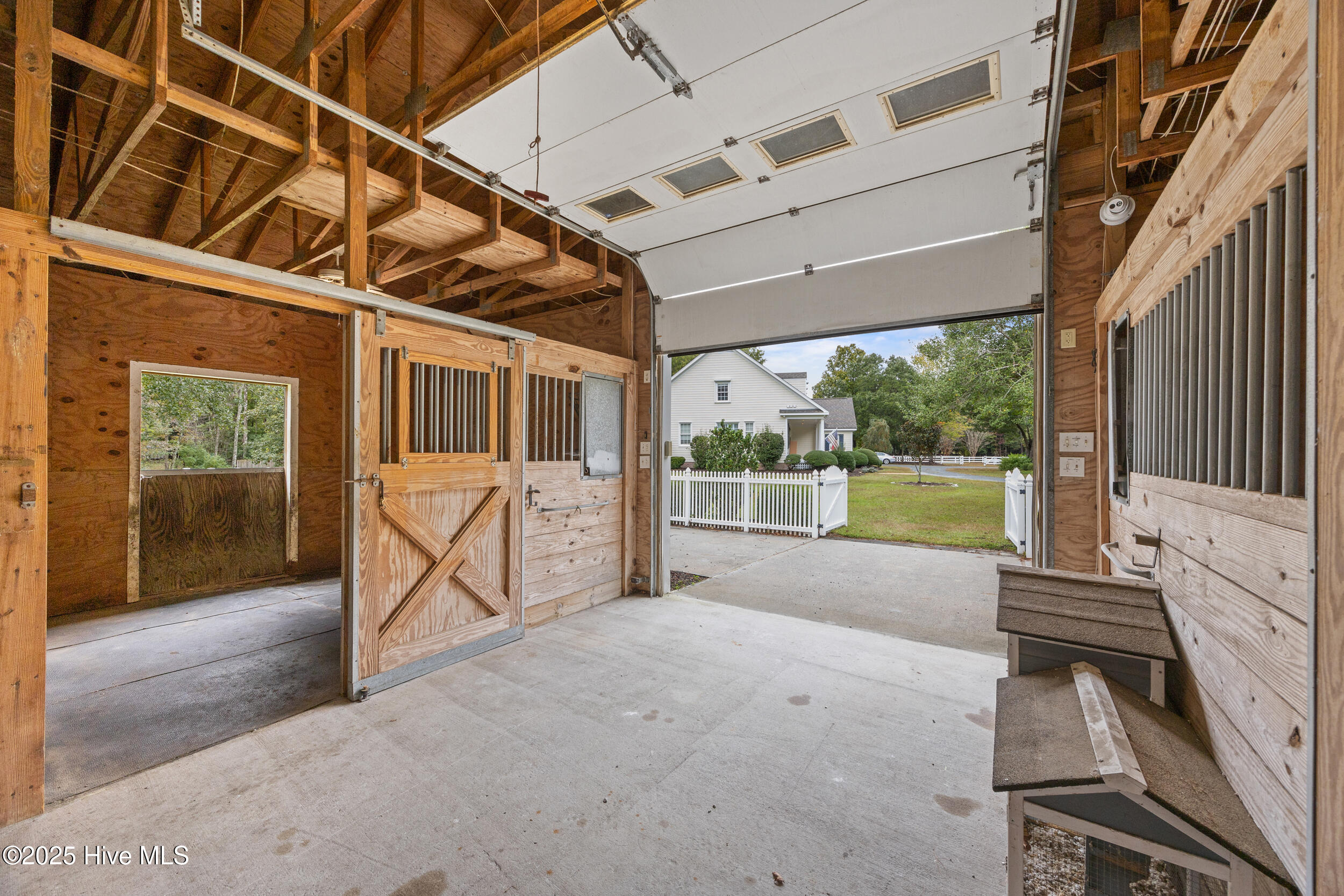 100538720 | Photo 84