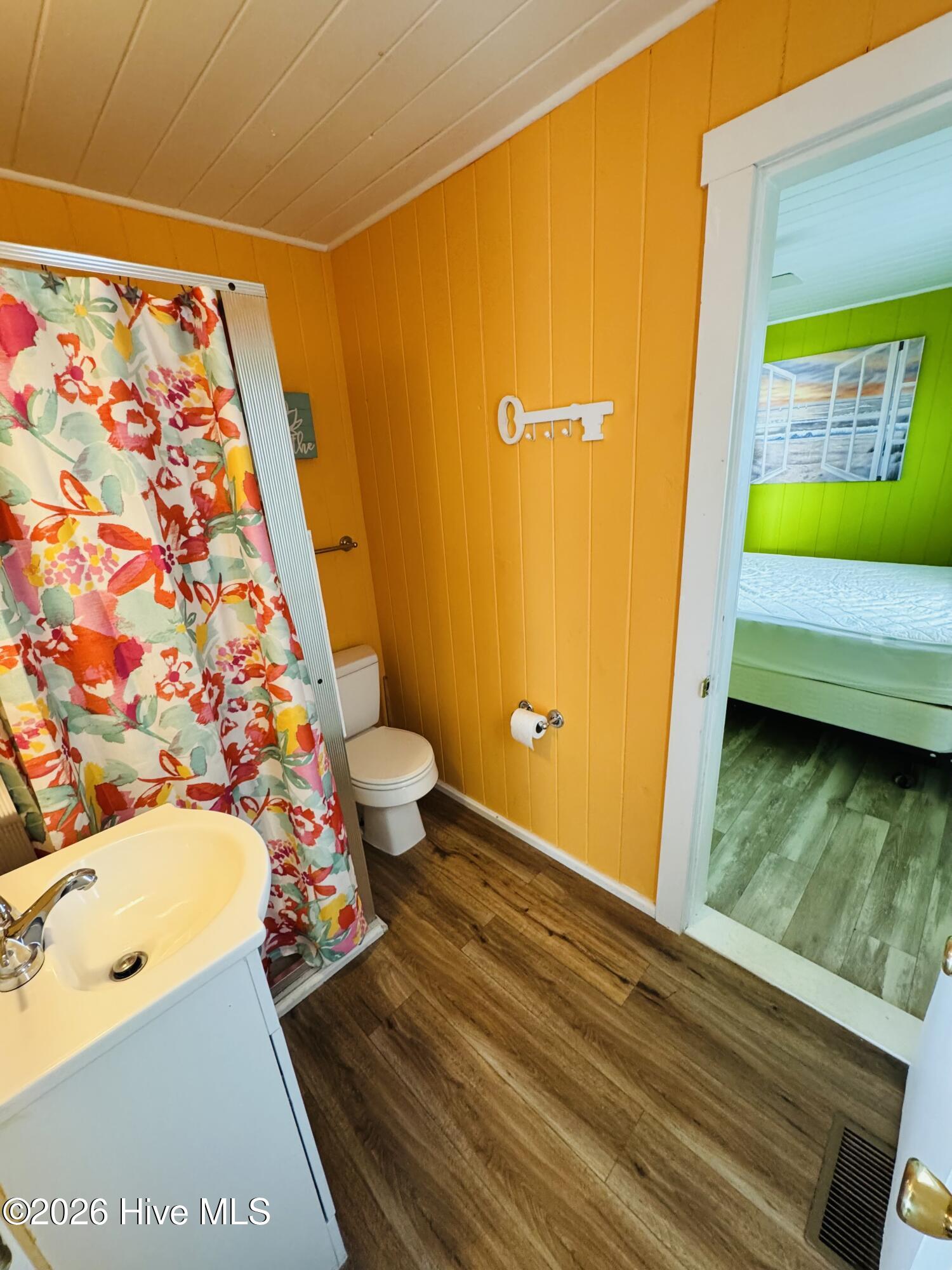 100548859 | Photo 22