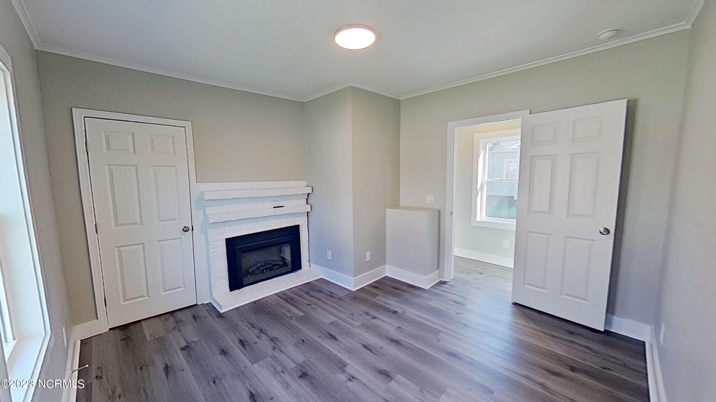 100521220 | Photo 11