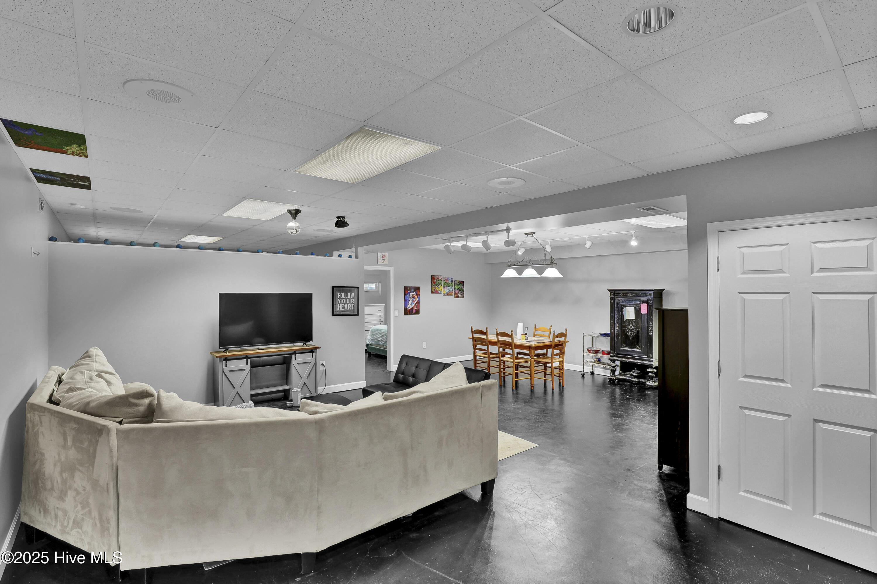 100525389 | Photo 27